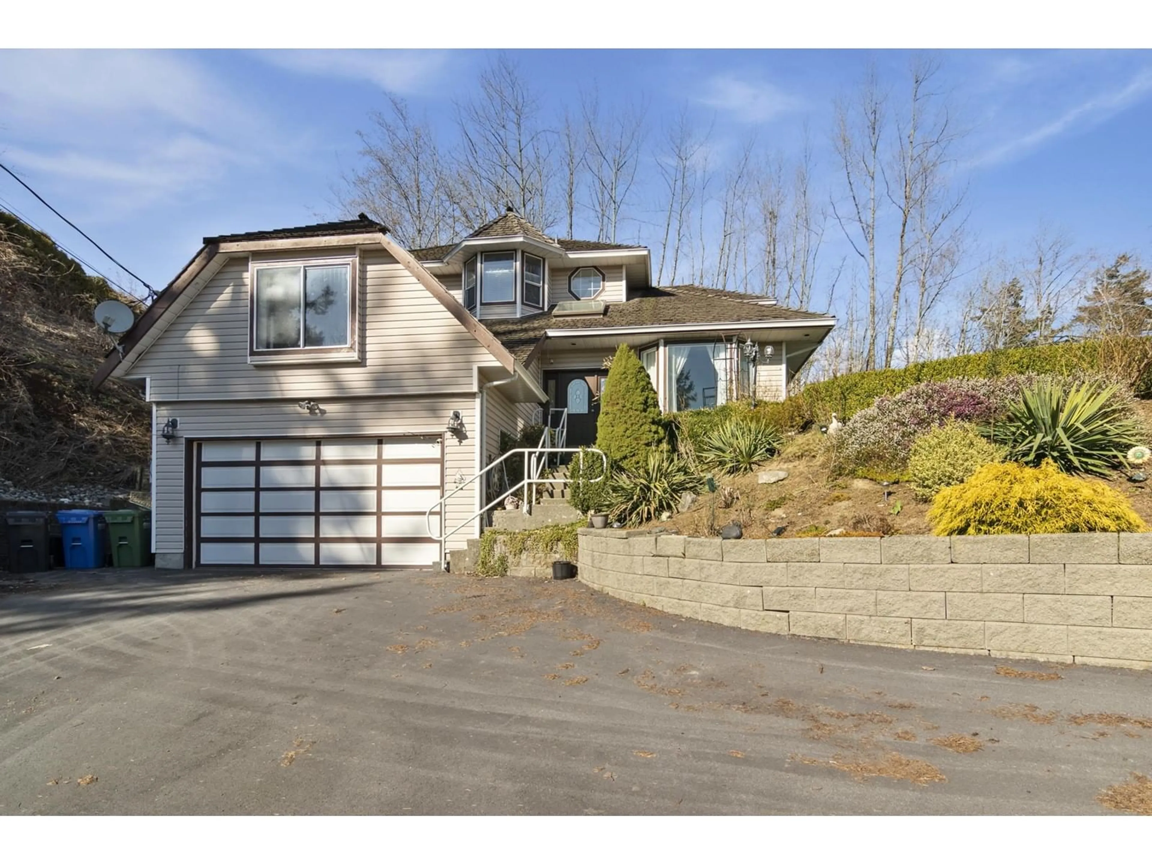 Home with vinyl exterior material, street for 29445 SIMPSON ROAD, Abbotsford British Columbia V4X1H9