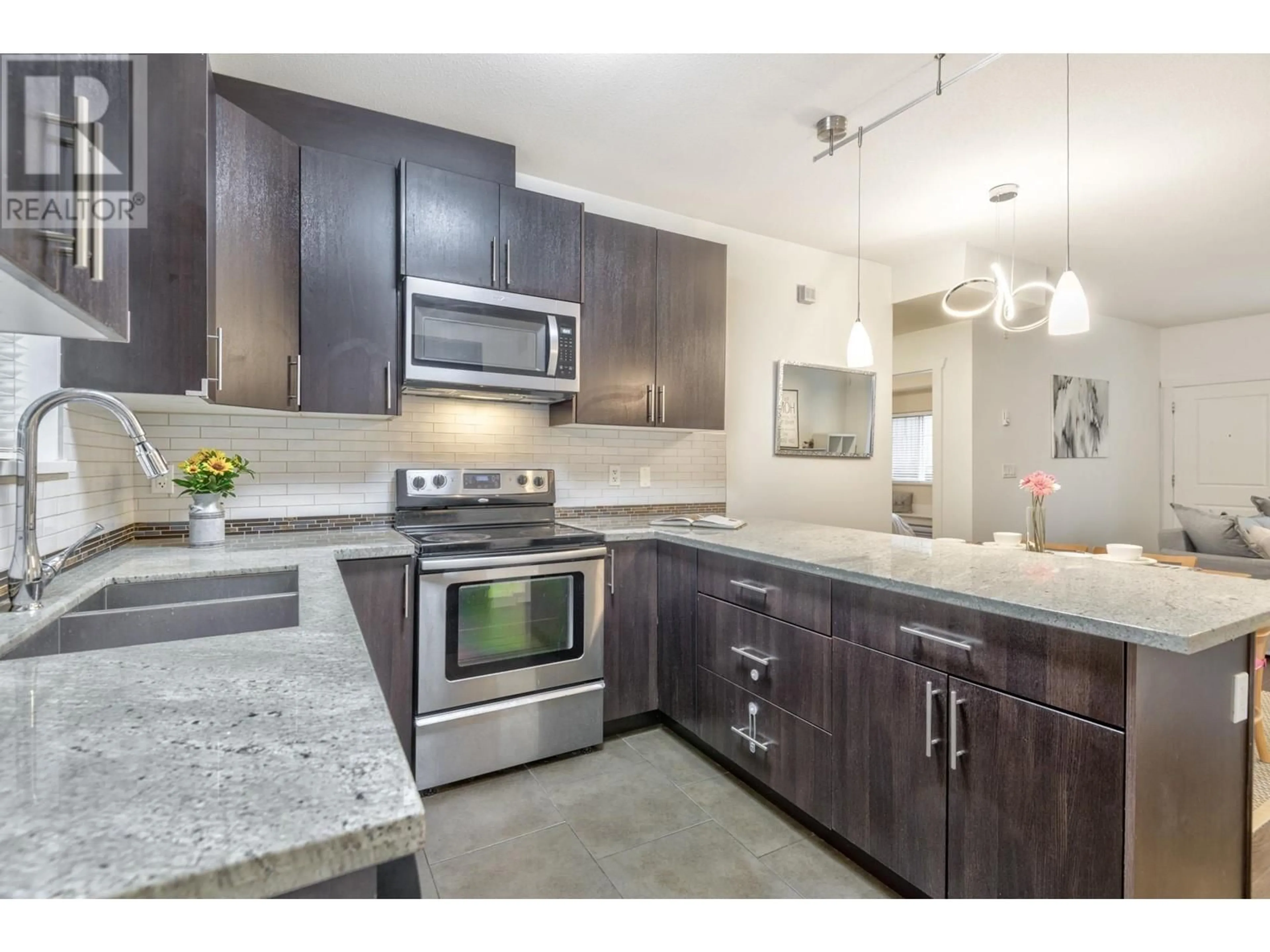 Open concept kitchen, unknown for 109 368 ELLESMERE AVENUE, Burnaby British Columbia V5B3S9