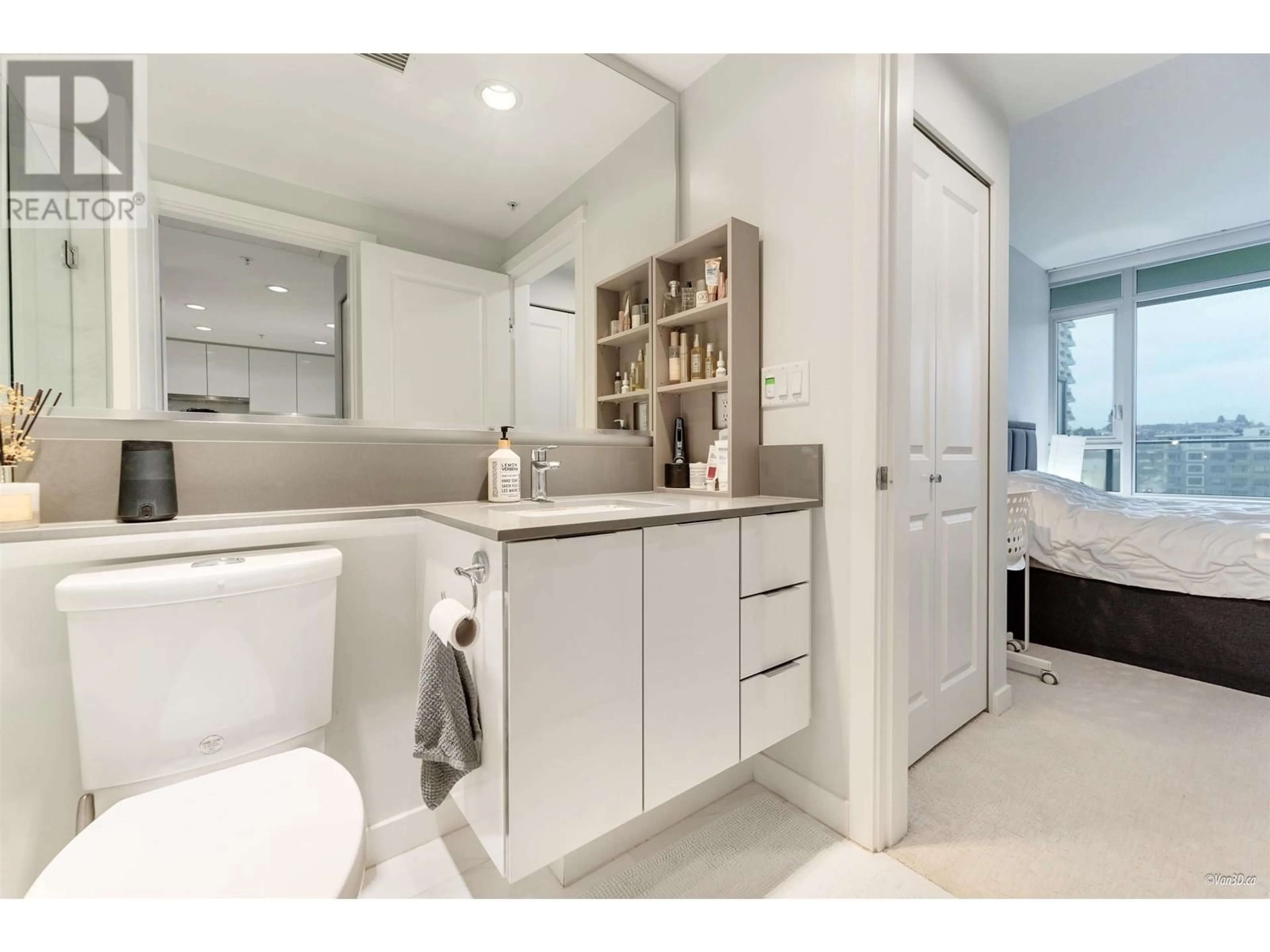 Contemporary bathroom, ceramic/tile floor for 709 2388 MADISON AVENUE, Burnaby British Columbia V5C0K8