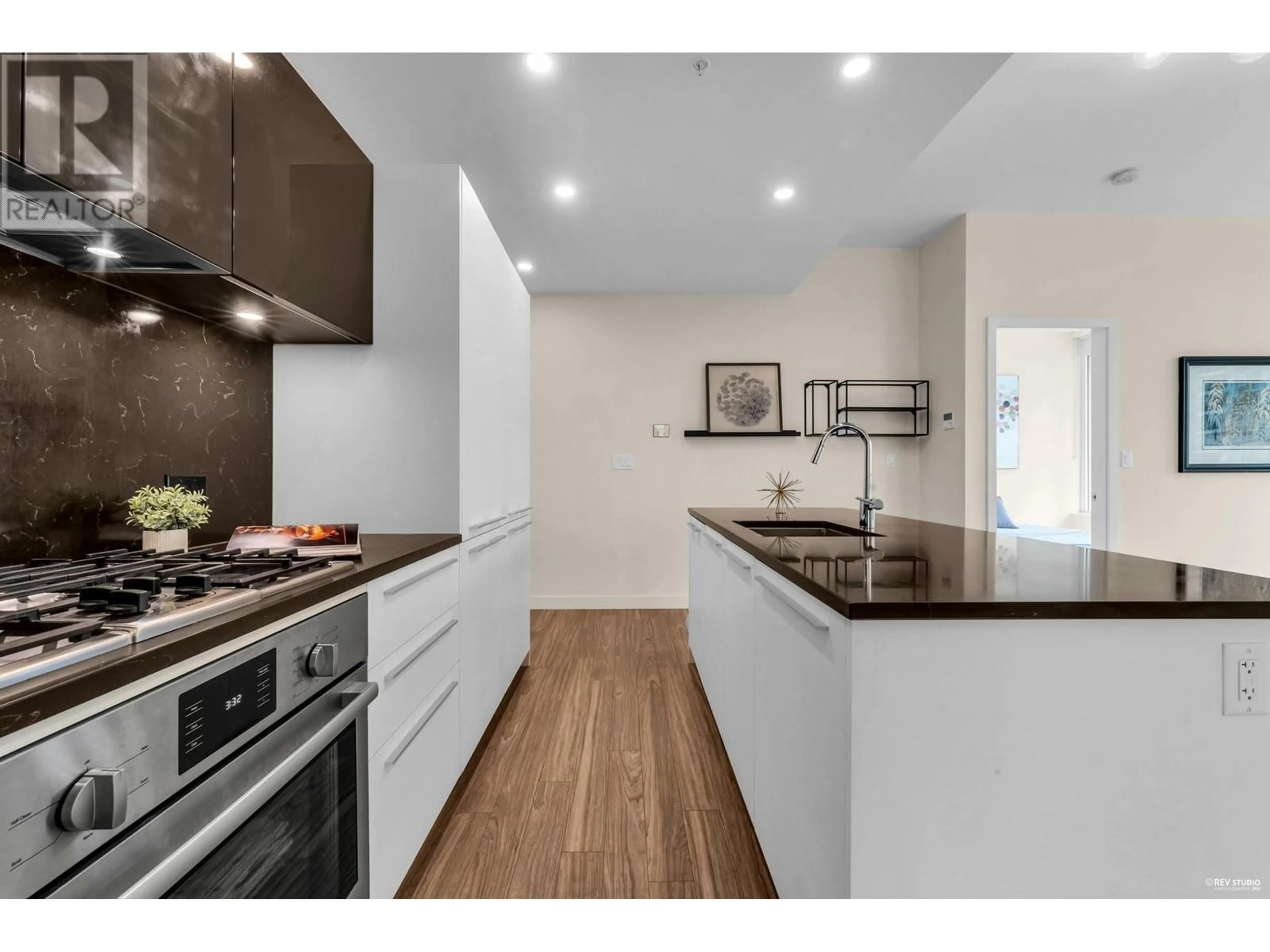 Open concept kitchen, wood/laminate floor for 905 - 6288 CASSIE AVENUE, Burnaby British Columbia V5H0H7