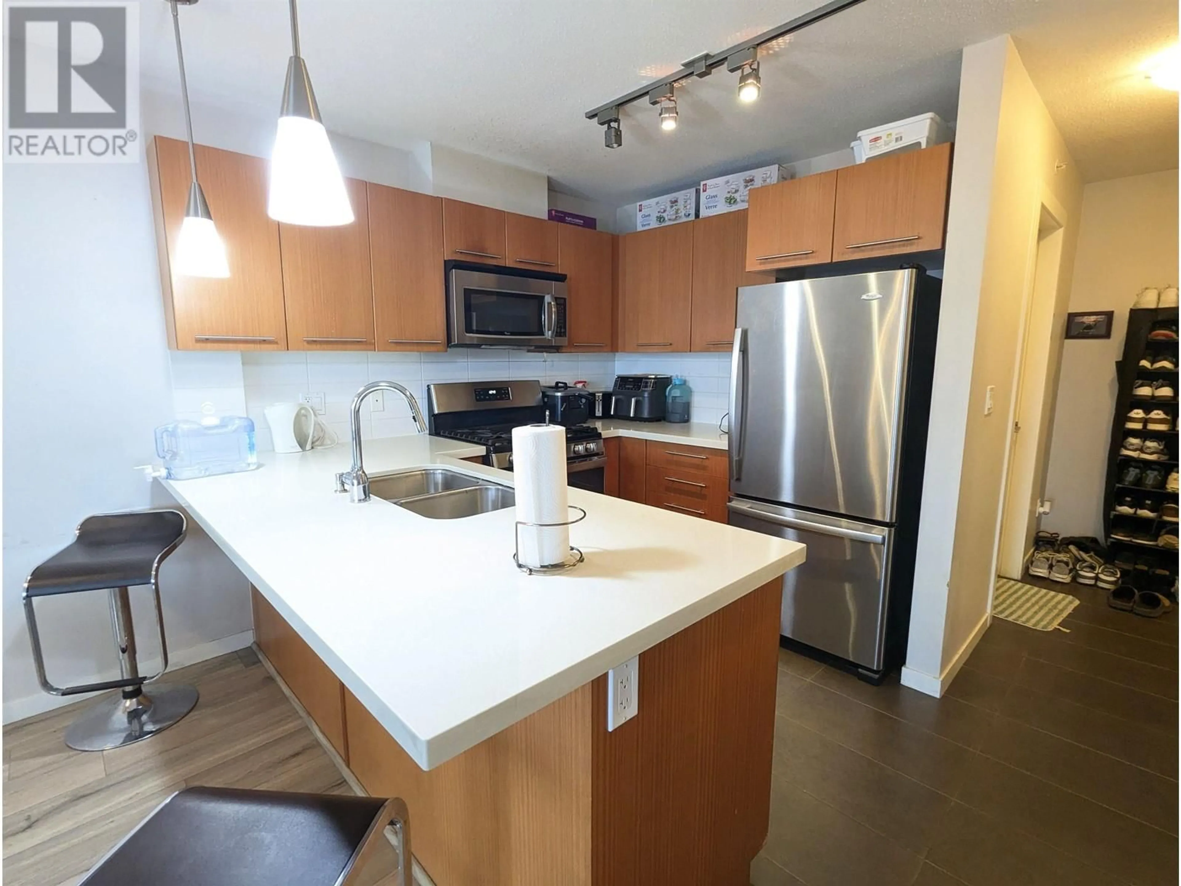 Open concept kitchen, unknown for 2009 - 2133 DOUGLAS ROAD, Burnaby British Columbia V5C0E9