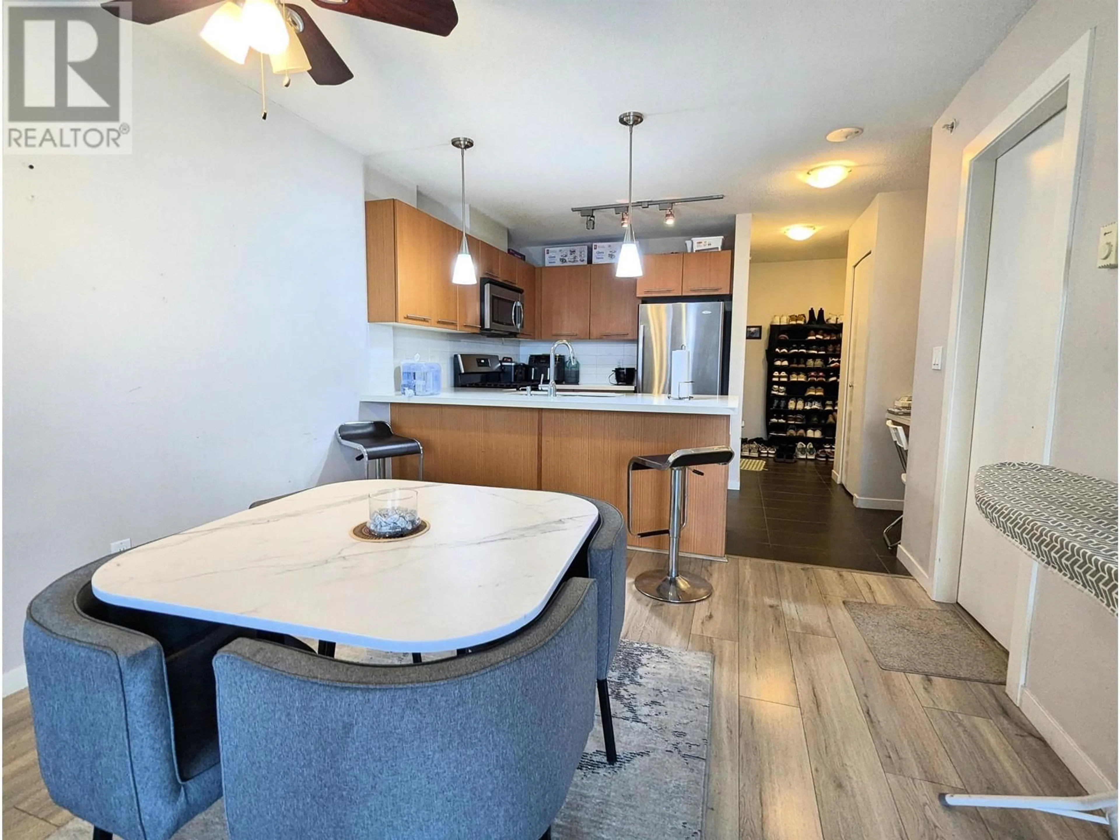 Open concept kitchen, unknown for 2009 - 2133 DOUGLAS ROAD, Burnaby British Columbia V5C0E9