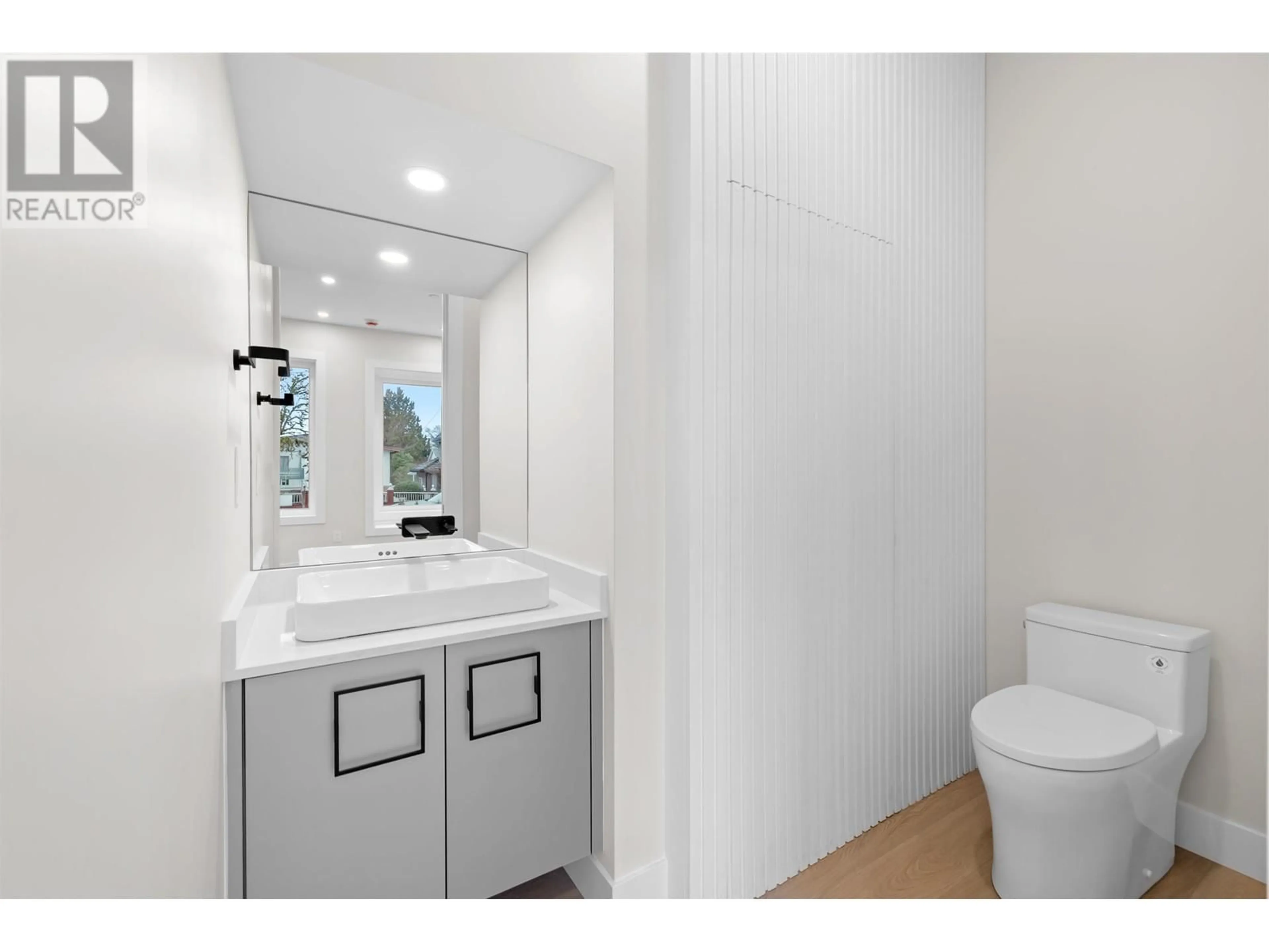 Standard bathroom, ceramic/tile floor for 4041 ST CATHERINES STREET, Vancouver British Columbia V5V4L7