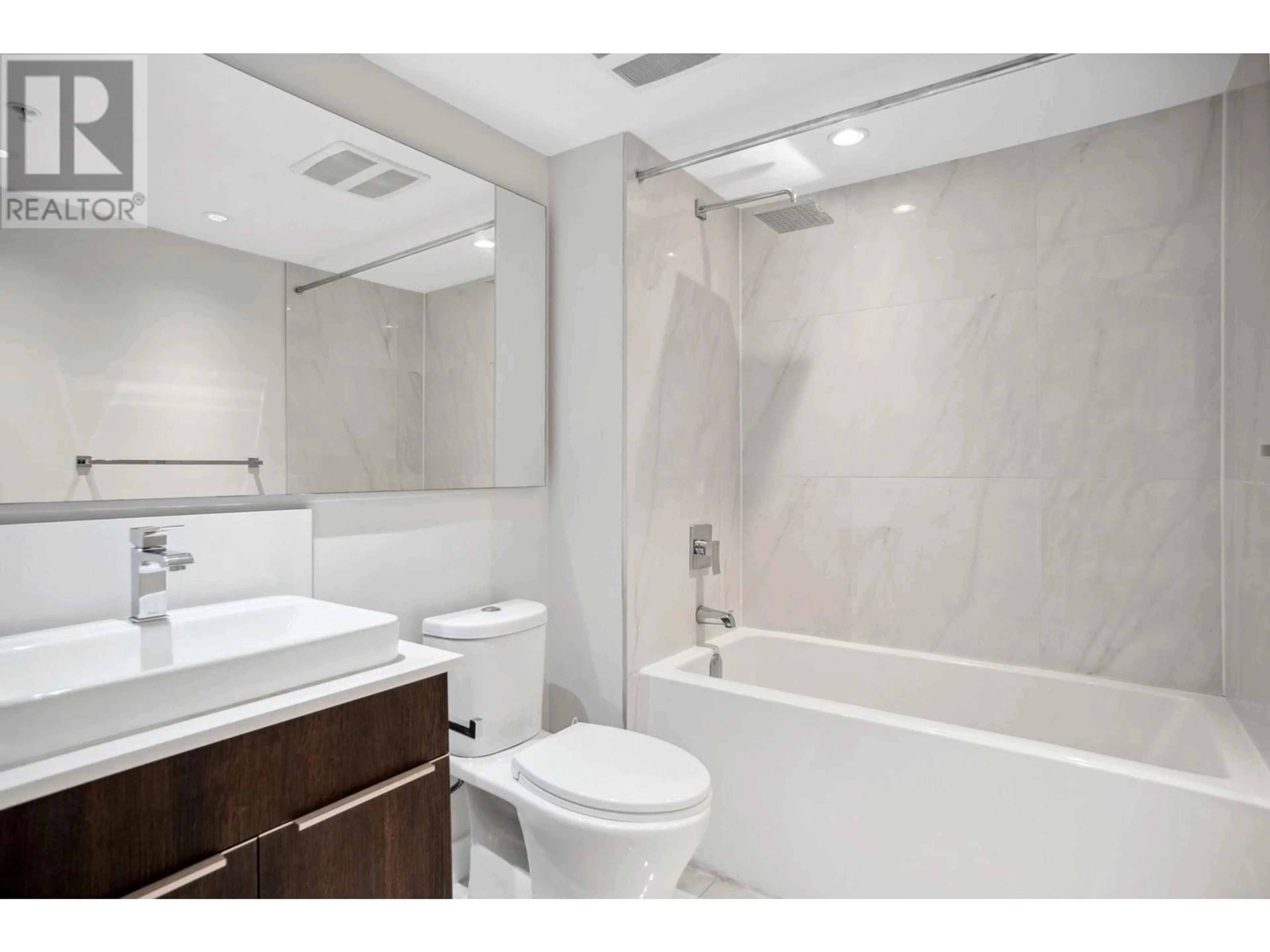 Standard bathroom, ceramic/tile floor for 409 1588 E HASTINGS STREET, Vancouver British Columbia V5L0B8