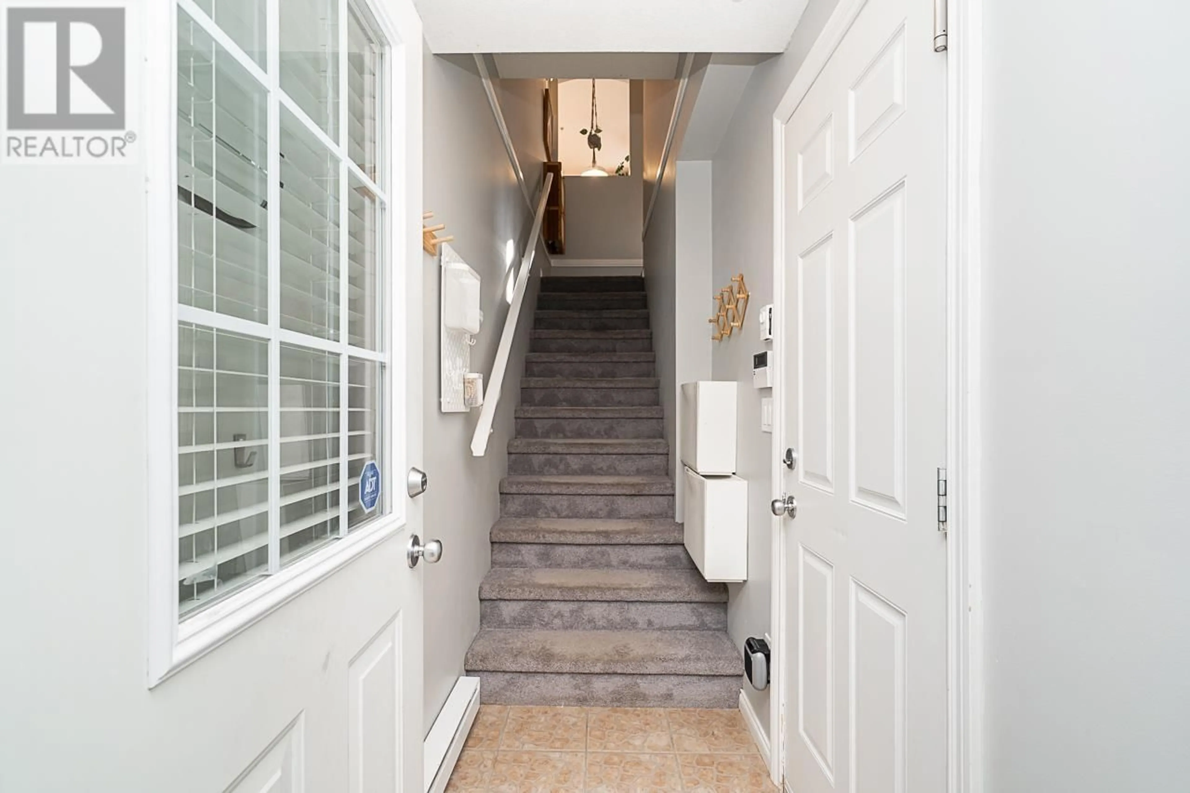 Indoor entryway for 21 19141 124 AVENUE, Pitt Meadows British Columbia V3Y2V6