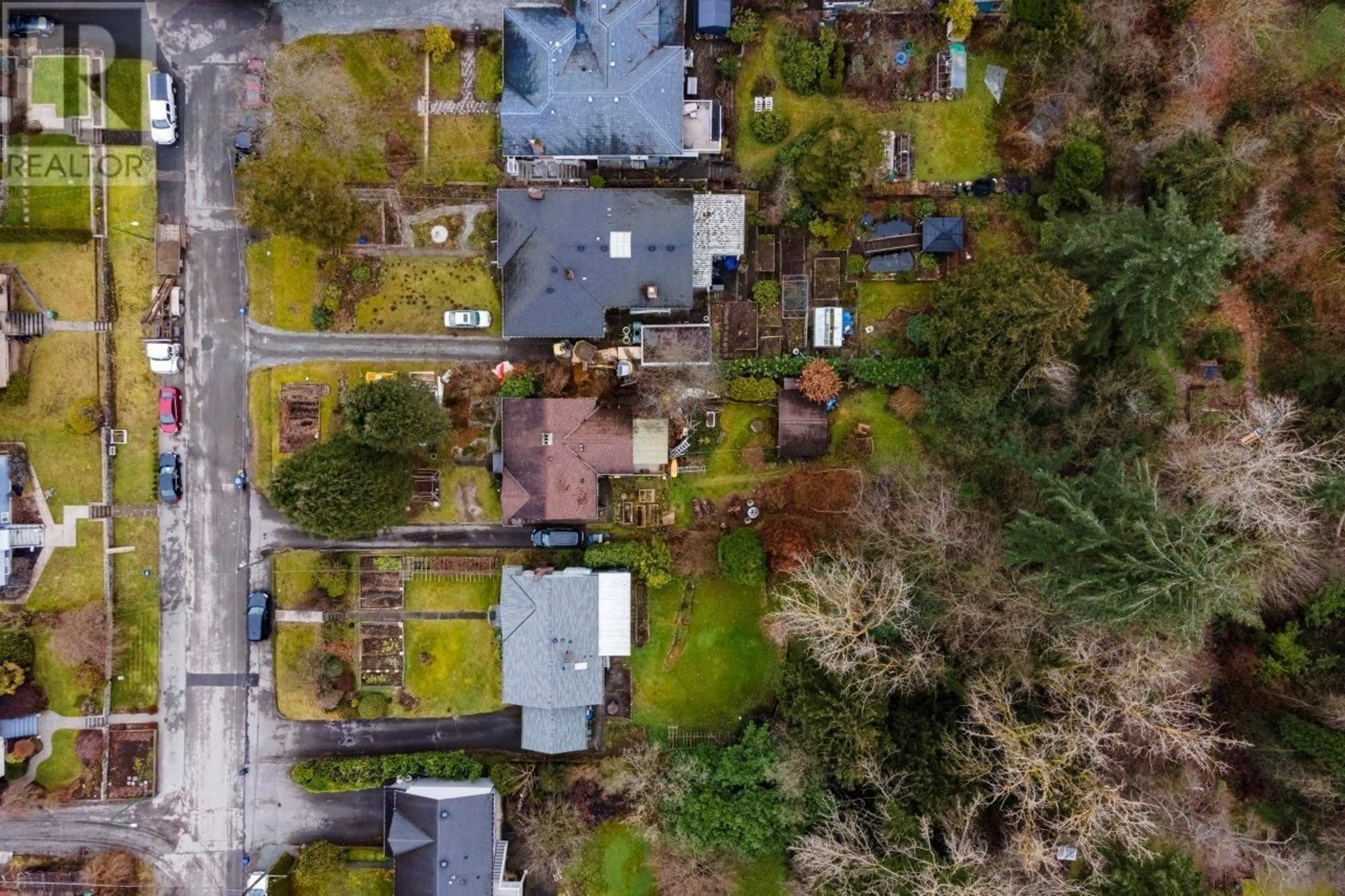 A pic from outside/outdoor area/front of a property/back of a property/a pic from drone, street for 3836 CLINTON STREET, Burnaby British Columbia V5J2K1