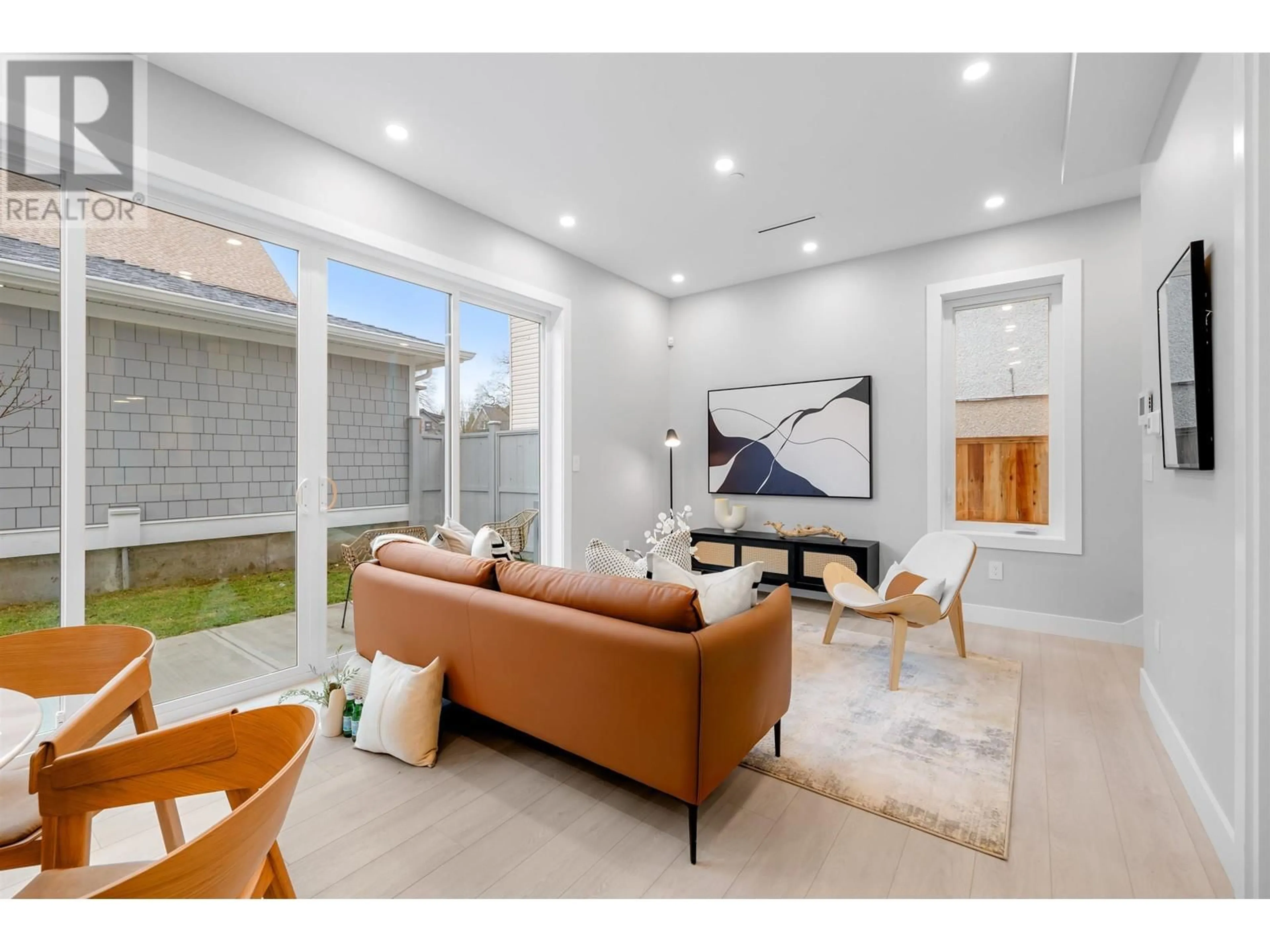 Living room with furniture, unknown for 885 KING EDWARD AVENUE, Vancouver British Columbia V5V4L7