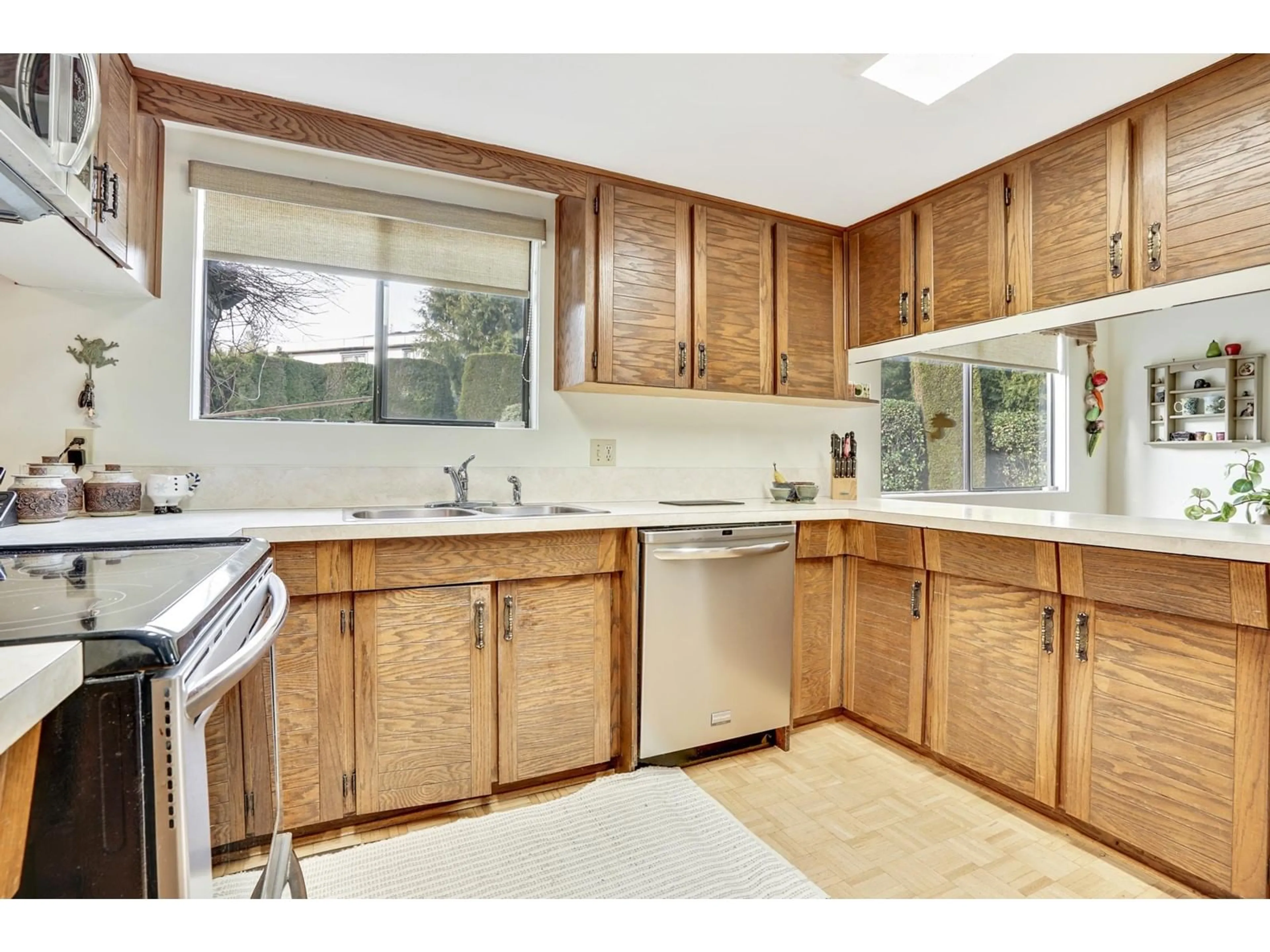 Standard kitchen, unknown for 8913 JEDBURGH, Surrey British Columbia V3V6S1