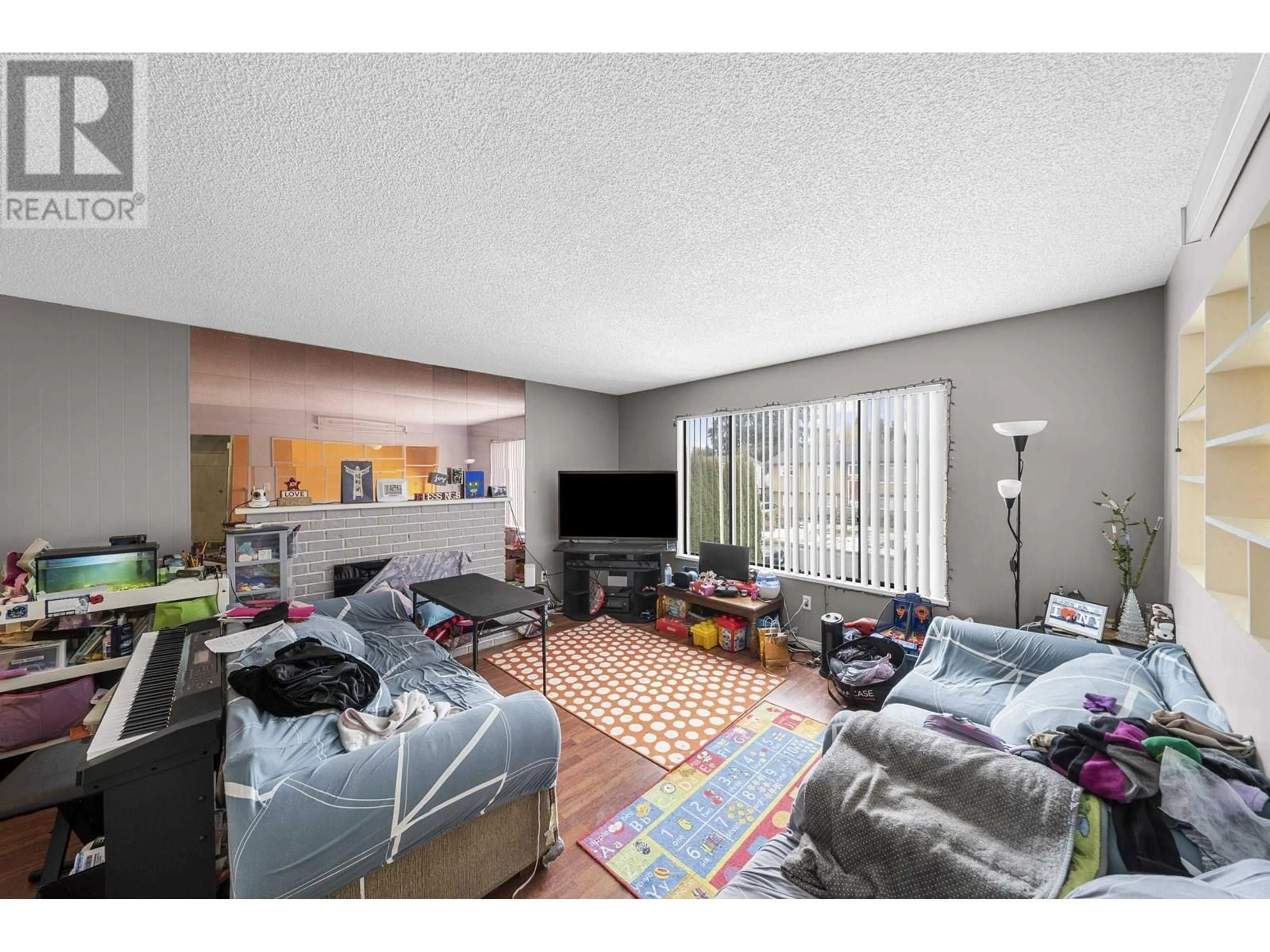 Living room with furniture, unknown for 22970 STOREY AVENUE, Maple Ridge British Columbia V2X3W1