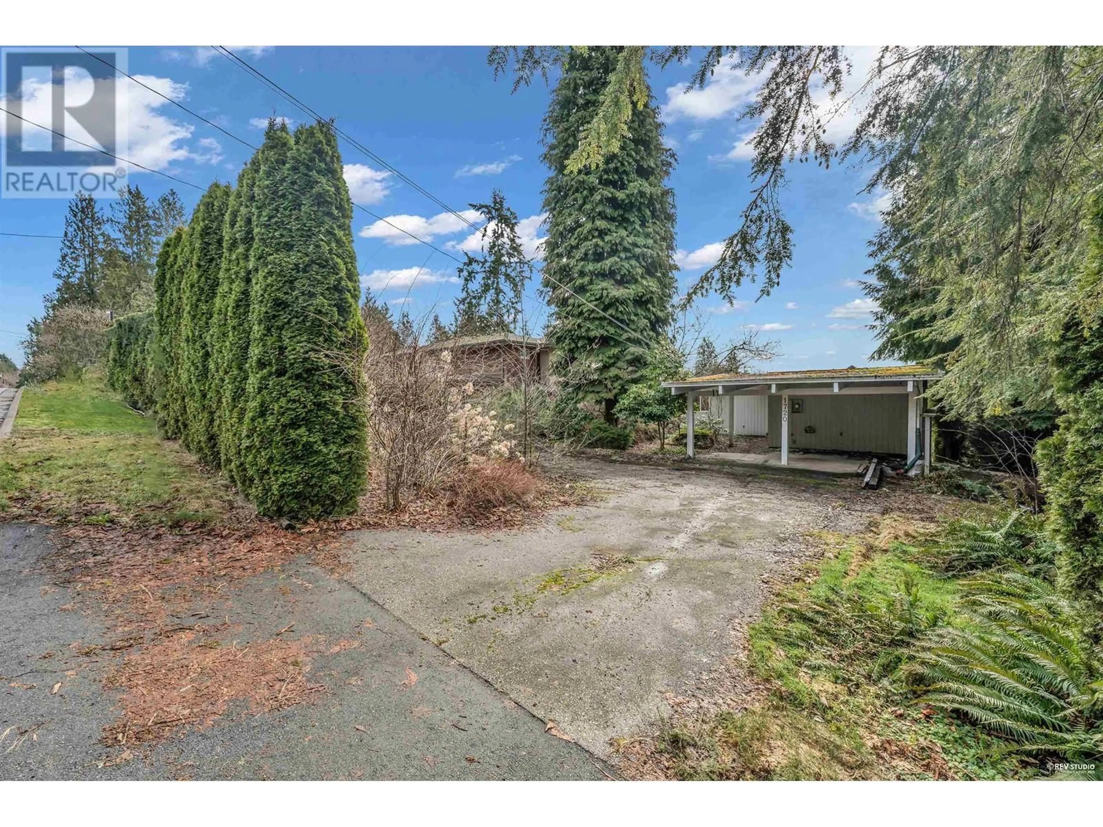 A pic from outside/outdoor area/front of a property/back of a property/a pic from drone, street for 1720 QUEENS AVENUE, West Vancouver British Columbia V7V2X7