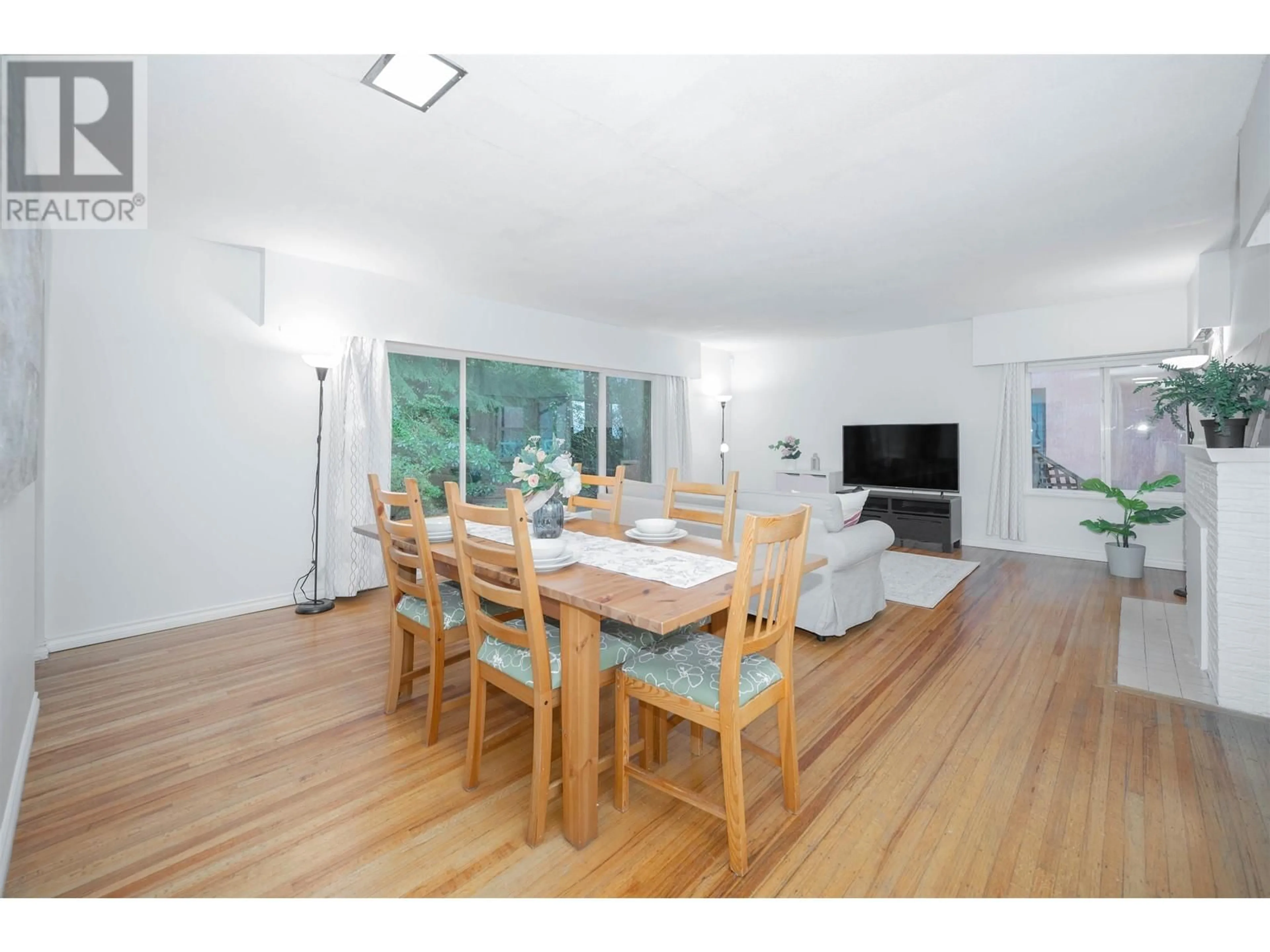 Dining room, wood/laminate floor for 4408 PUGET DRIVE, Vancouver British Columbia V6L2V8