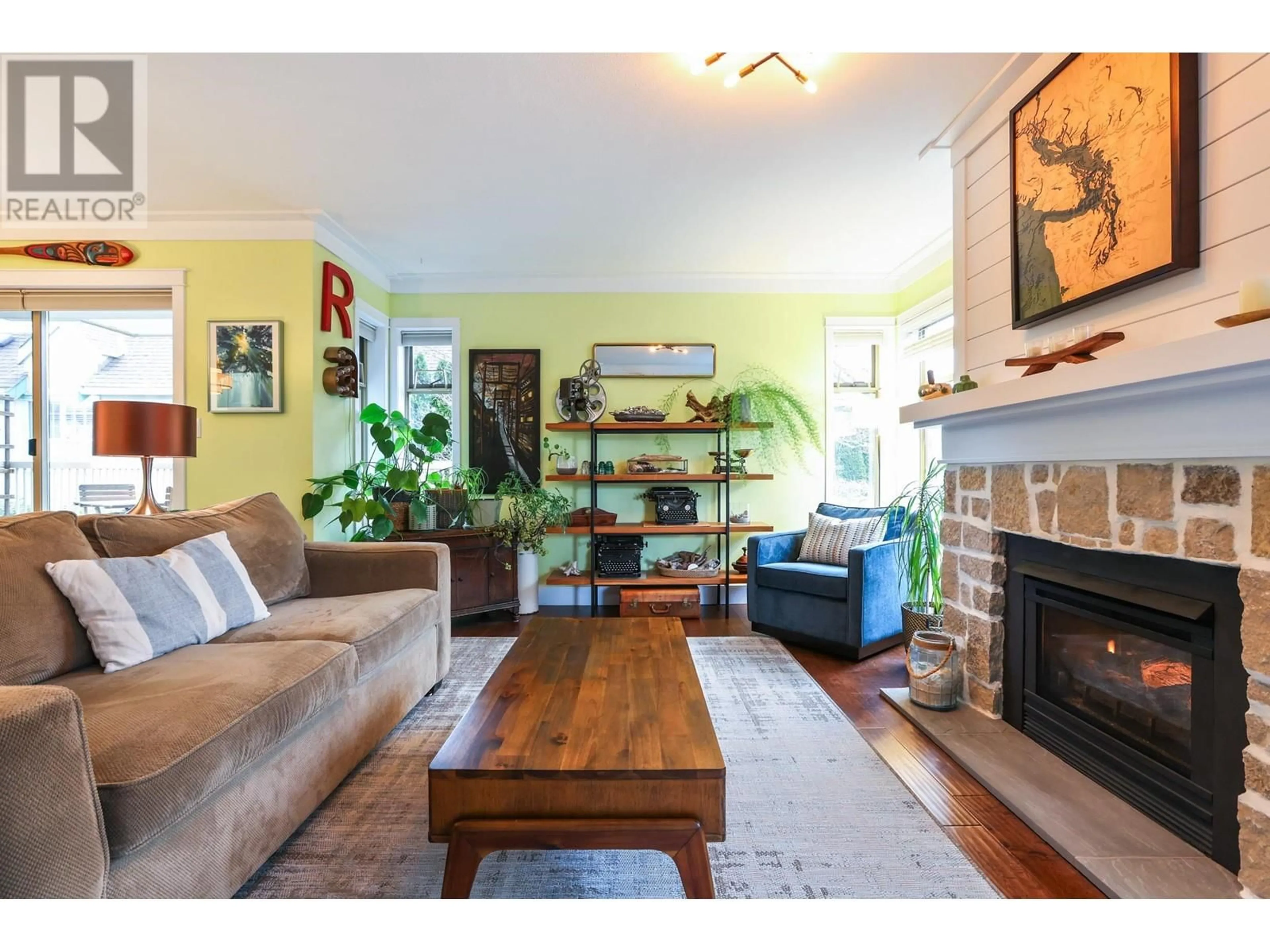 Living room with furniture, wood/laminate floor for 201 1118 55 STREET, Delta British Columbia V4M3J8