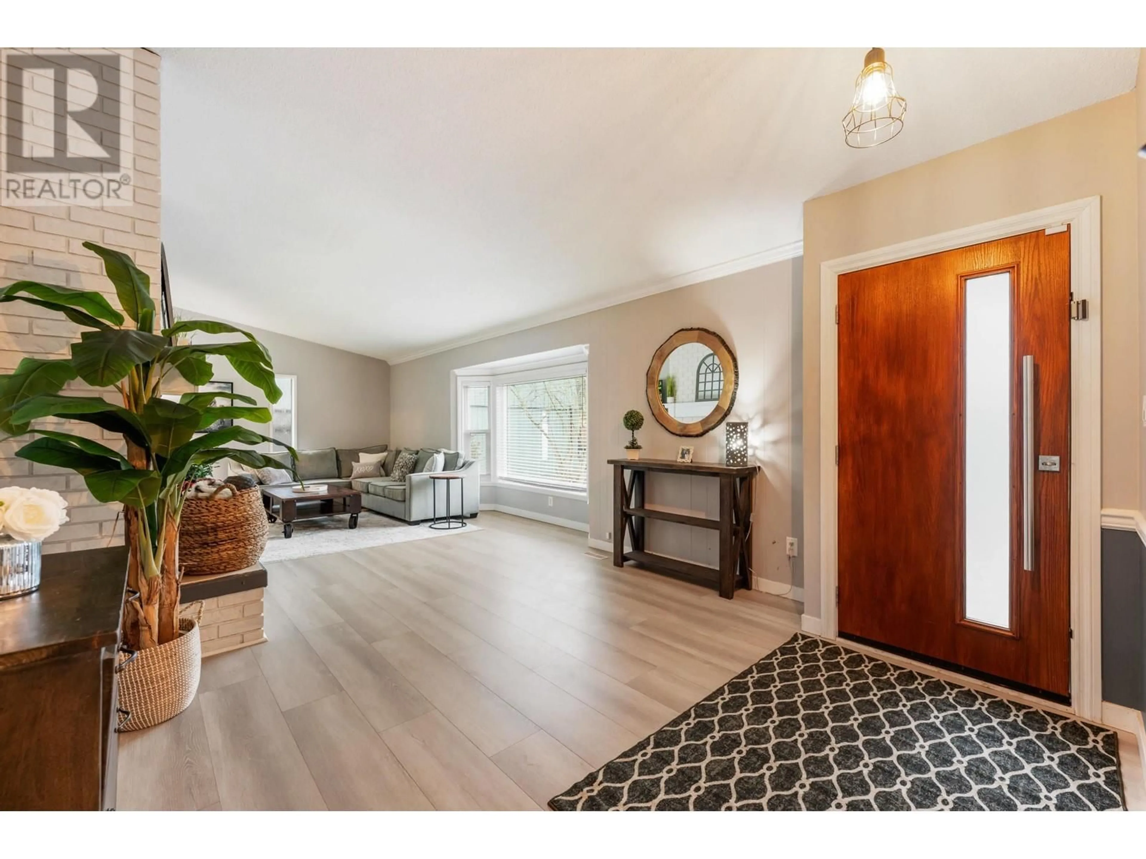 Indoor entryway for 22095 CANUCK CRESCENT, Maple Ridge British Columbia V2X4G1