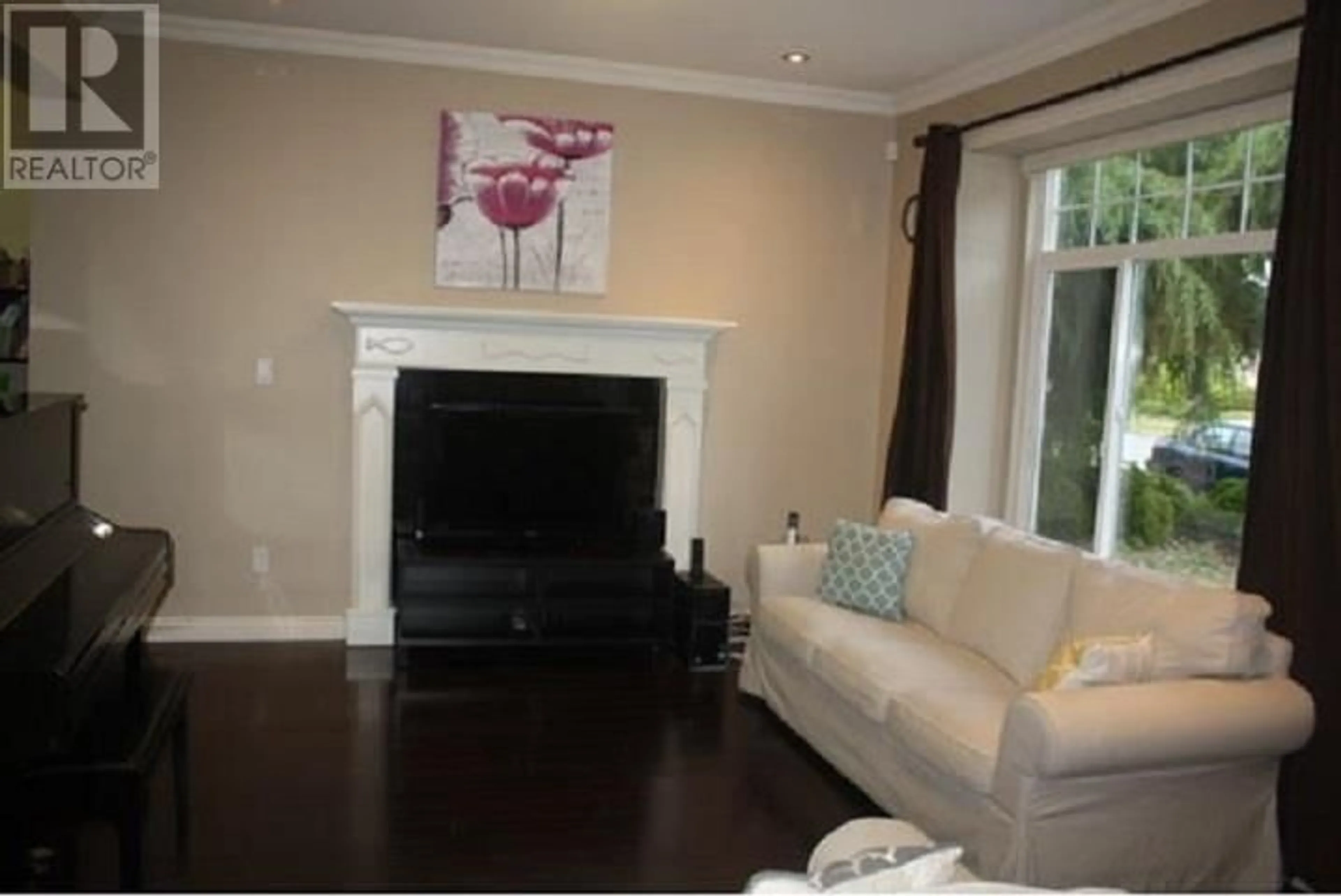 Living room with furniture, wood/laminate floor for 7441 15TH AVENUE, Burnaby British Columbia V3N1W3