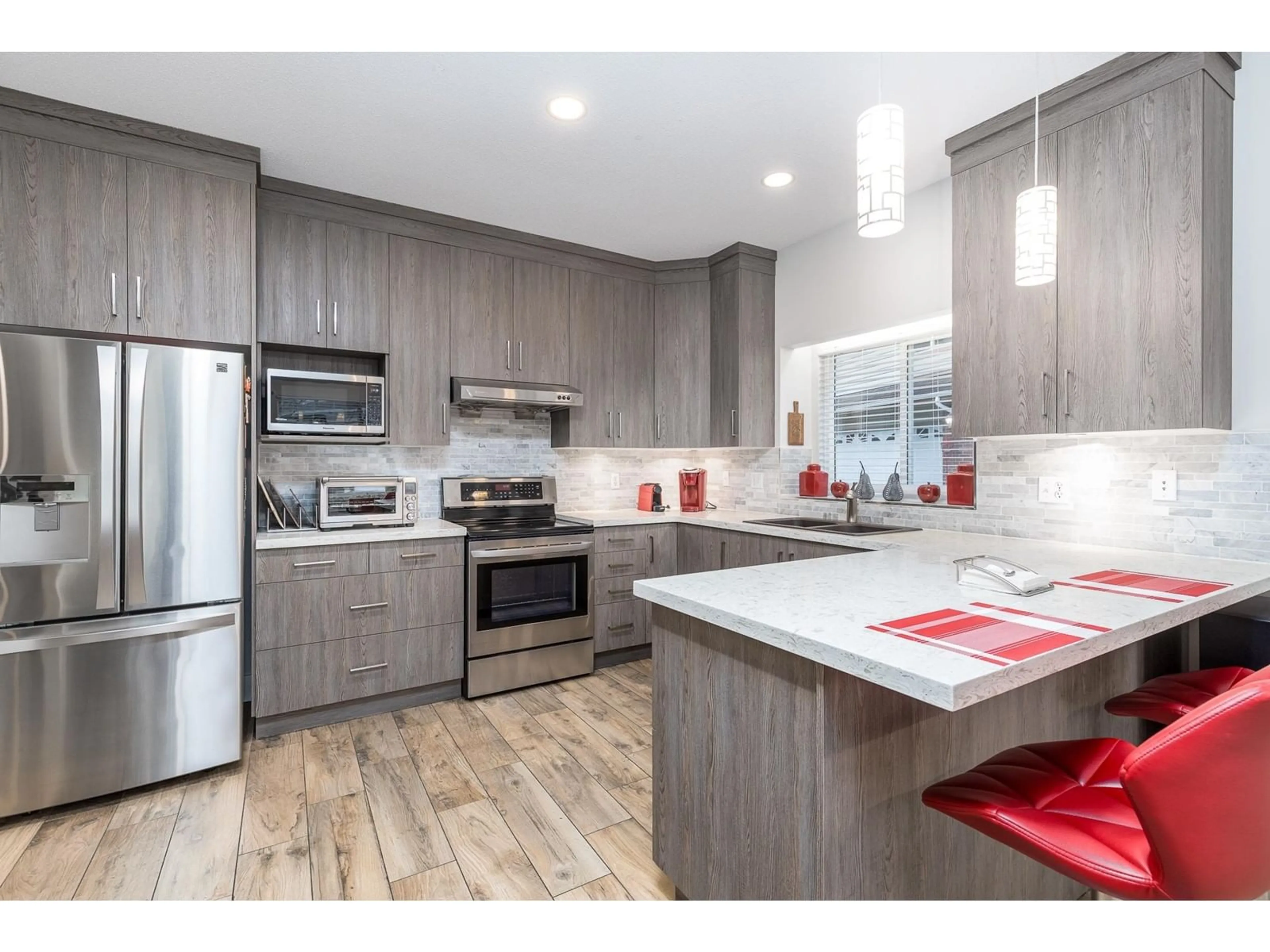 Open concept kitchen, wood/laminate floor for 32 18939 65 AVENUE, Surrey British Columbia V3S8Y2