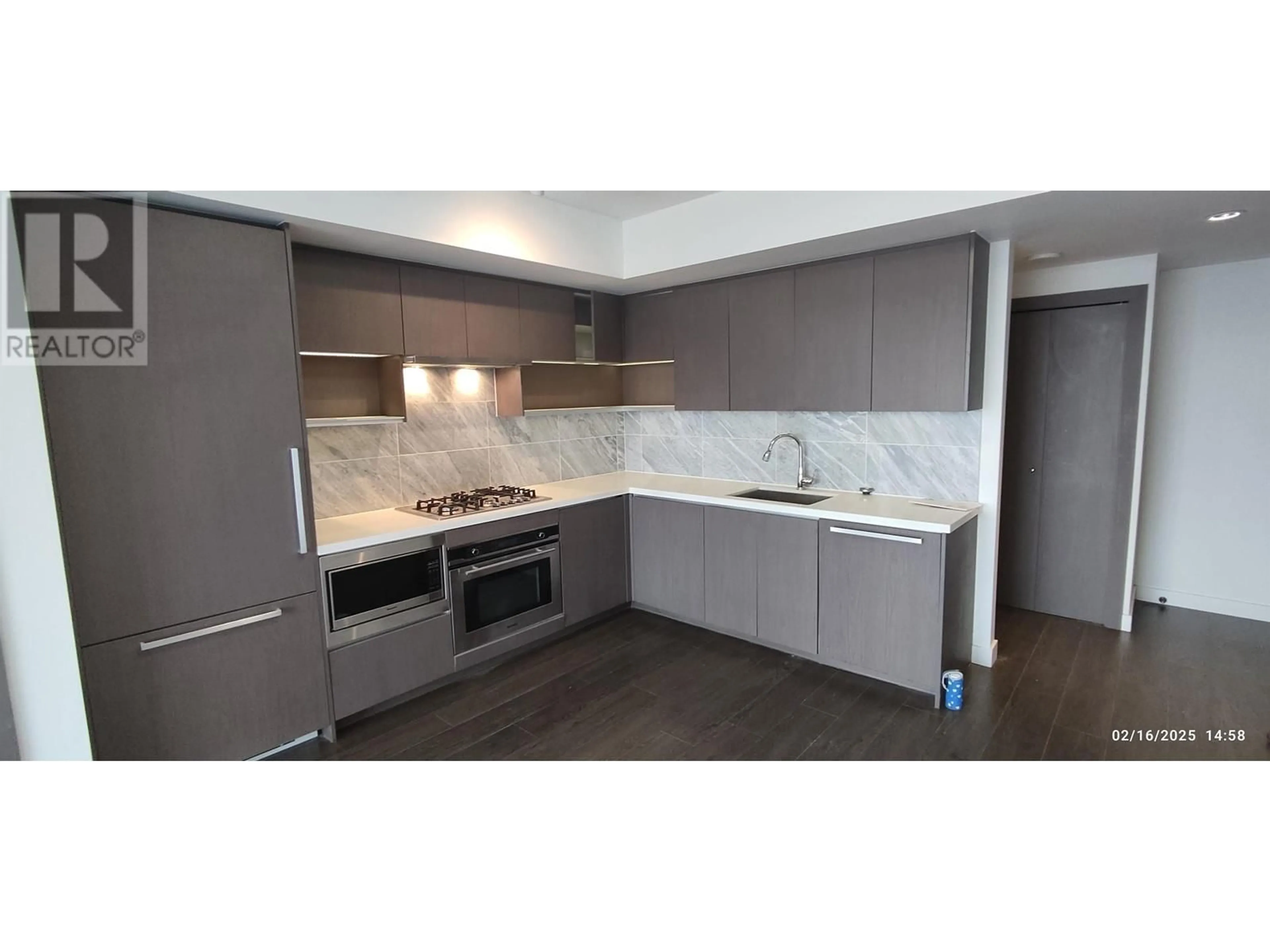 Standard kitchen, unknown for 3210 6538 NELSON AVENUE, Burnaby British Columbia V5H3J8