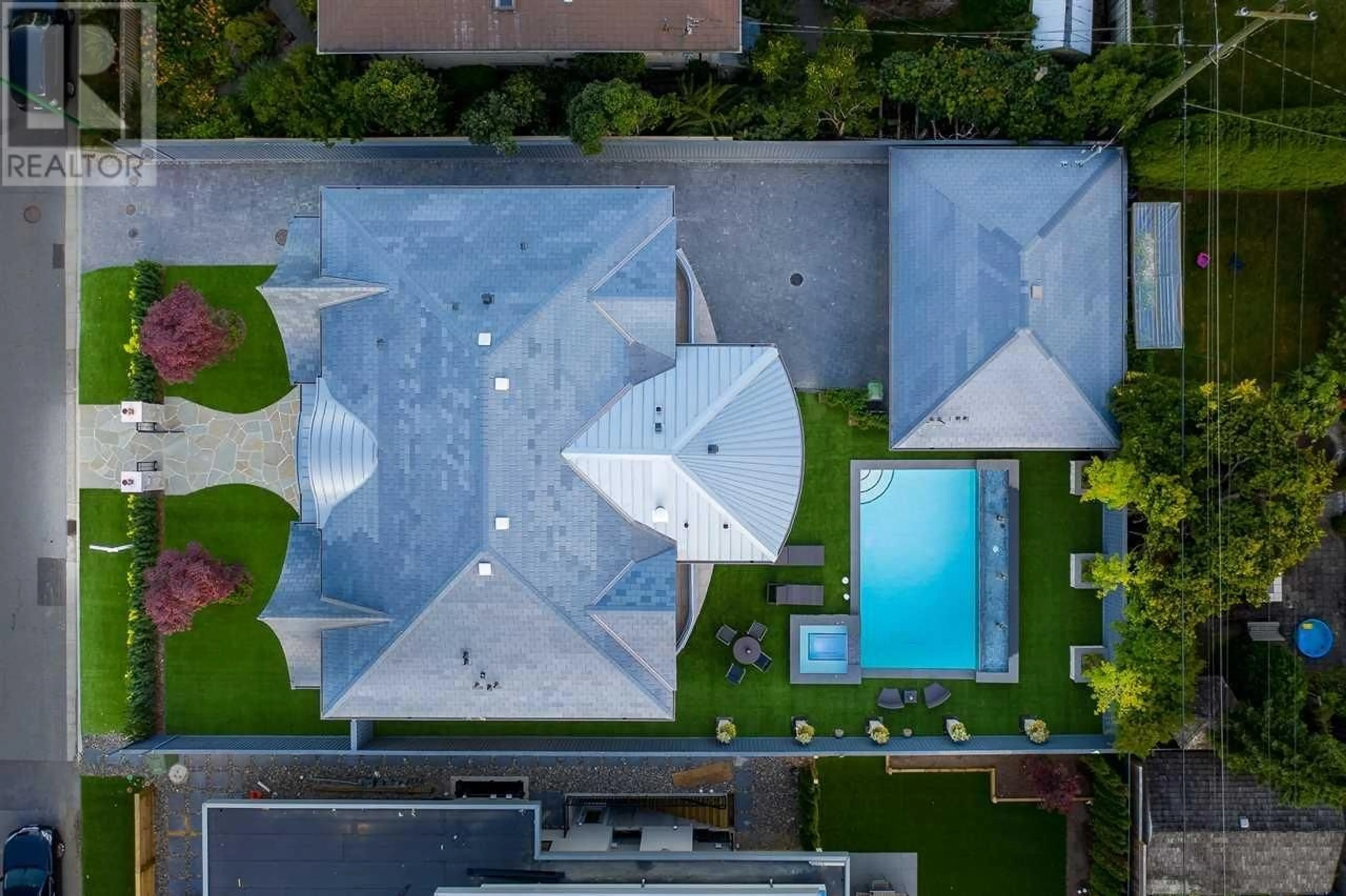 A pic from outside/outdoor area/front of a property/back of a property/a pic from drone, street for 2809 EDGEMONT BOULEVARD, North Vancouver British Columbia V7R2N3
