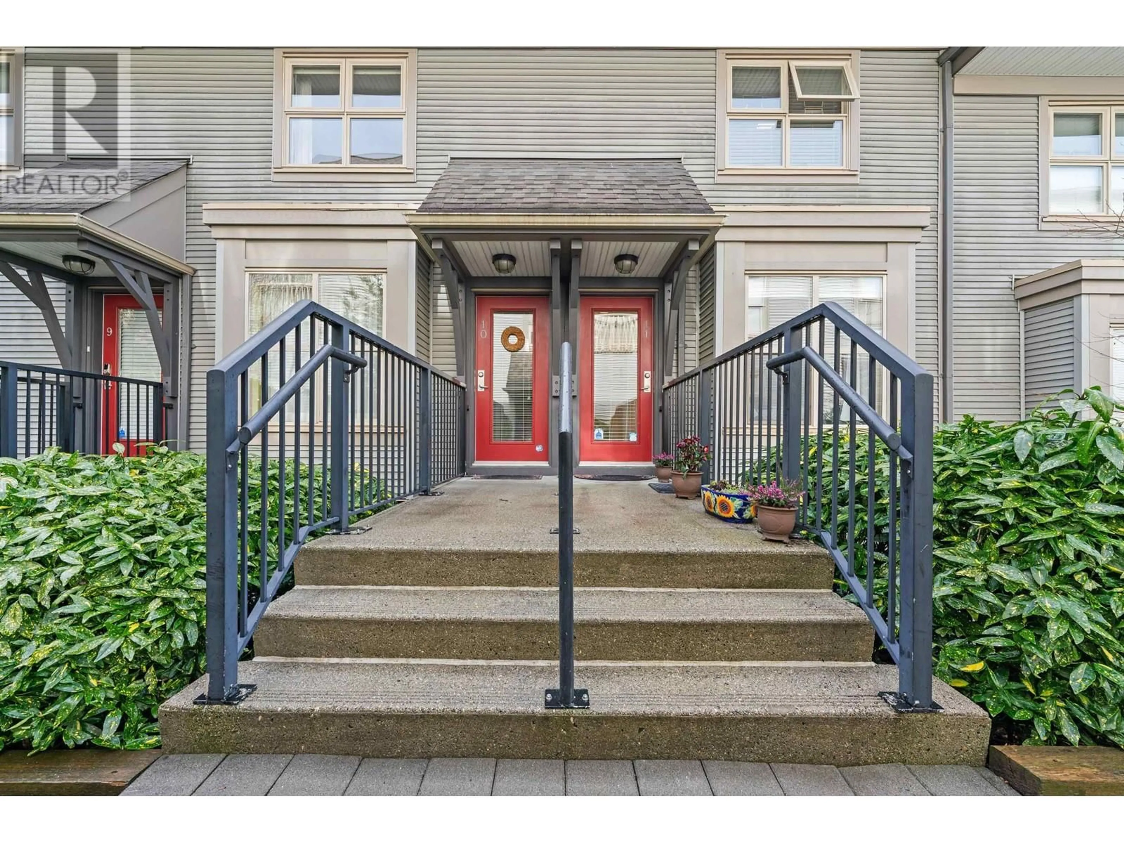 Indoor entryway for 11 3737 PENDER STREET, Burnaby British Columbia V5C2L2