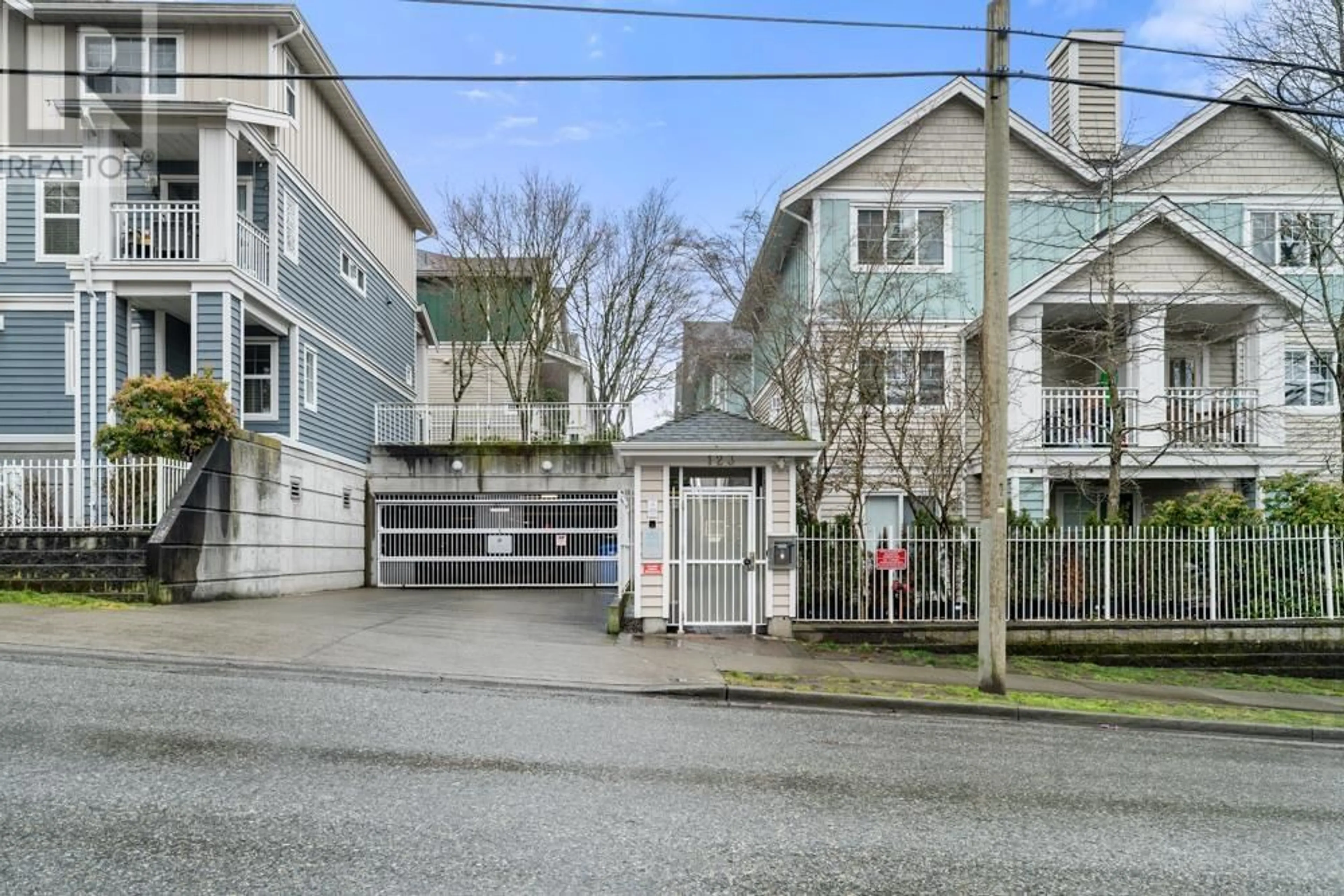 Unknown for 18 123 SEVENTH STREET, New Westminster British Columbia V3M6Y2