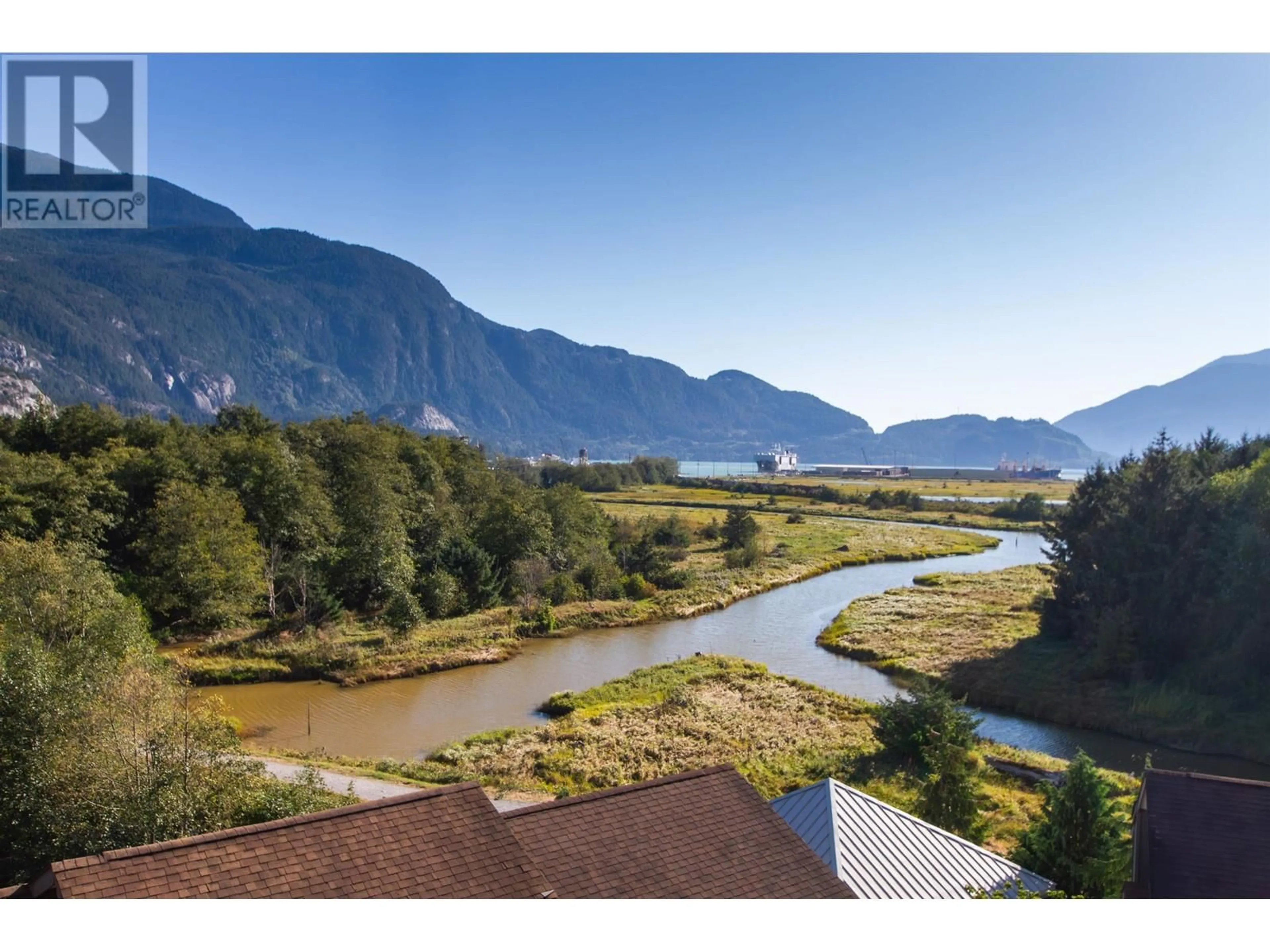 A pic from outside/outdoor area/front of a property/back of a property/a pic from drone, water/lake/river/ocean view for 601 - 1212 MAIN STREET, Squamish British Columbia V8B0S1