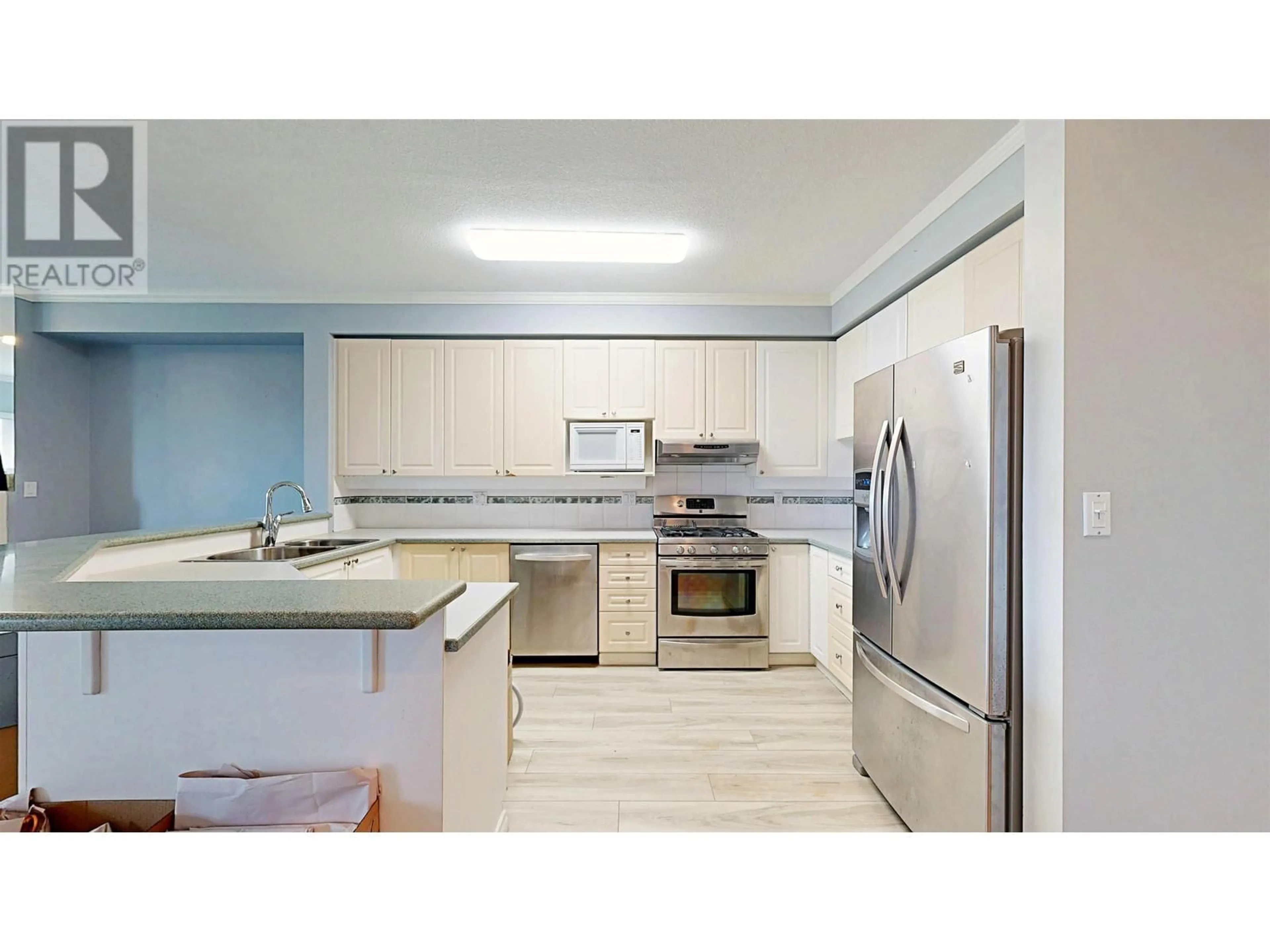 Standard kitchen, unknown for 702 1400 VIEW CRESCENT, Delta British Columbia V4L1Z1