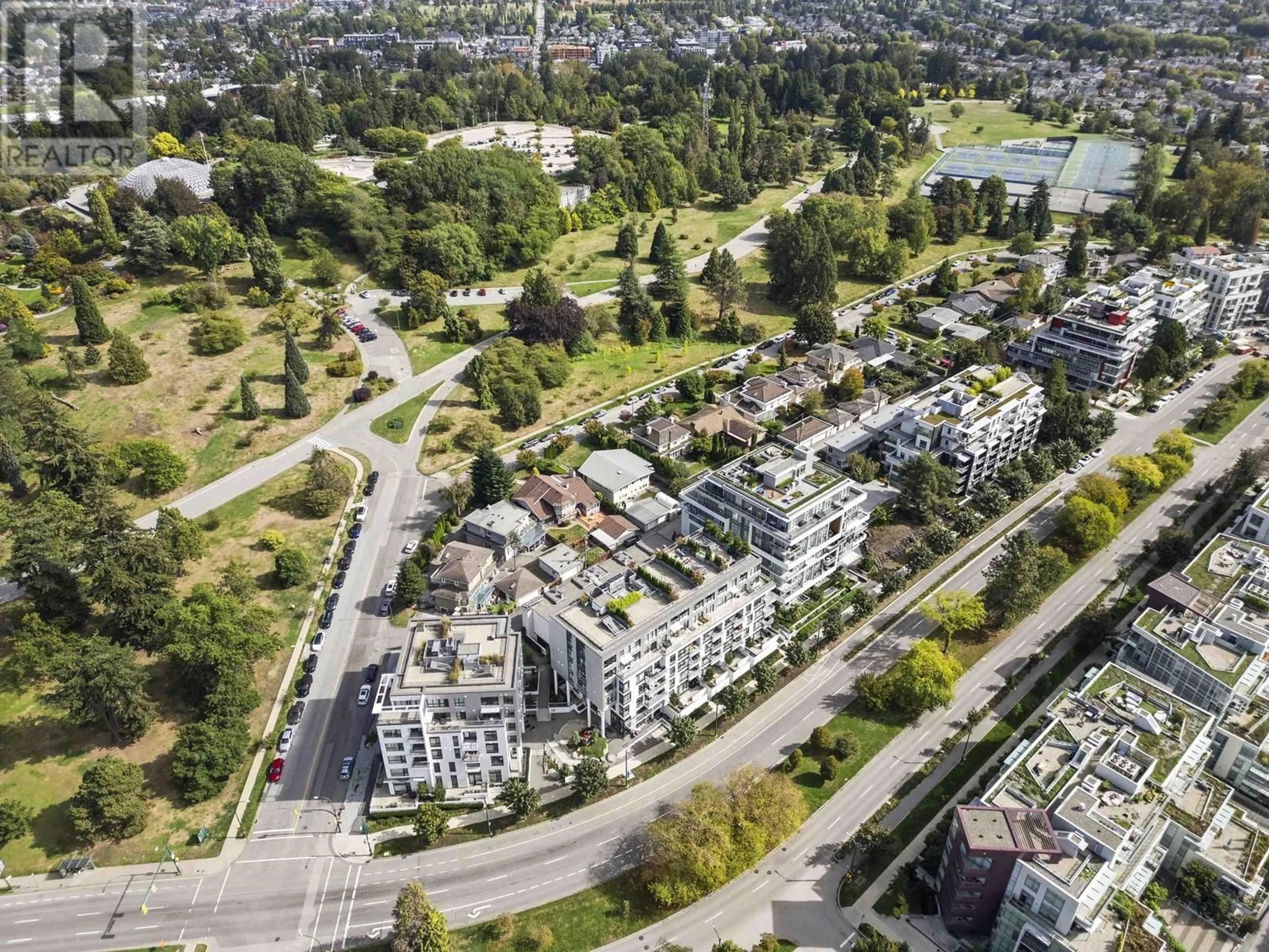 A pic from outside/outdoor area/front of a property/back of a property/a pic from drone, street for 303 4932 CAMBIE STREET, Vancouver British Columbia V5Z0K1