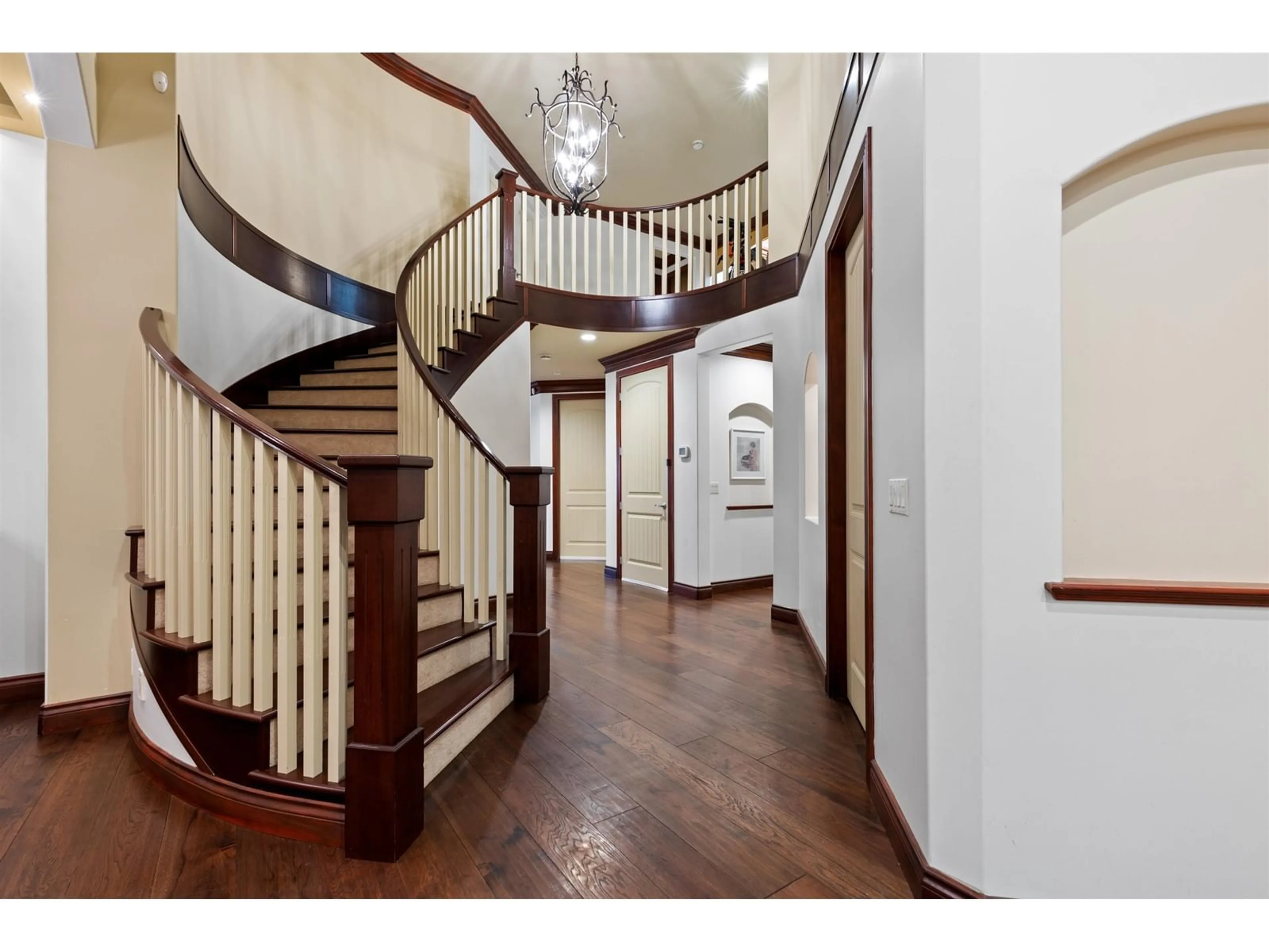 Indoor foyer for 19695 71, Langley British Columbia V2Y2Z7