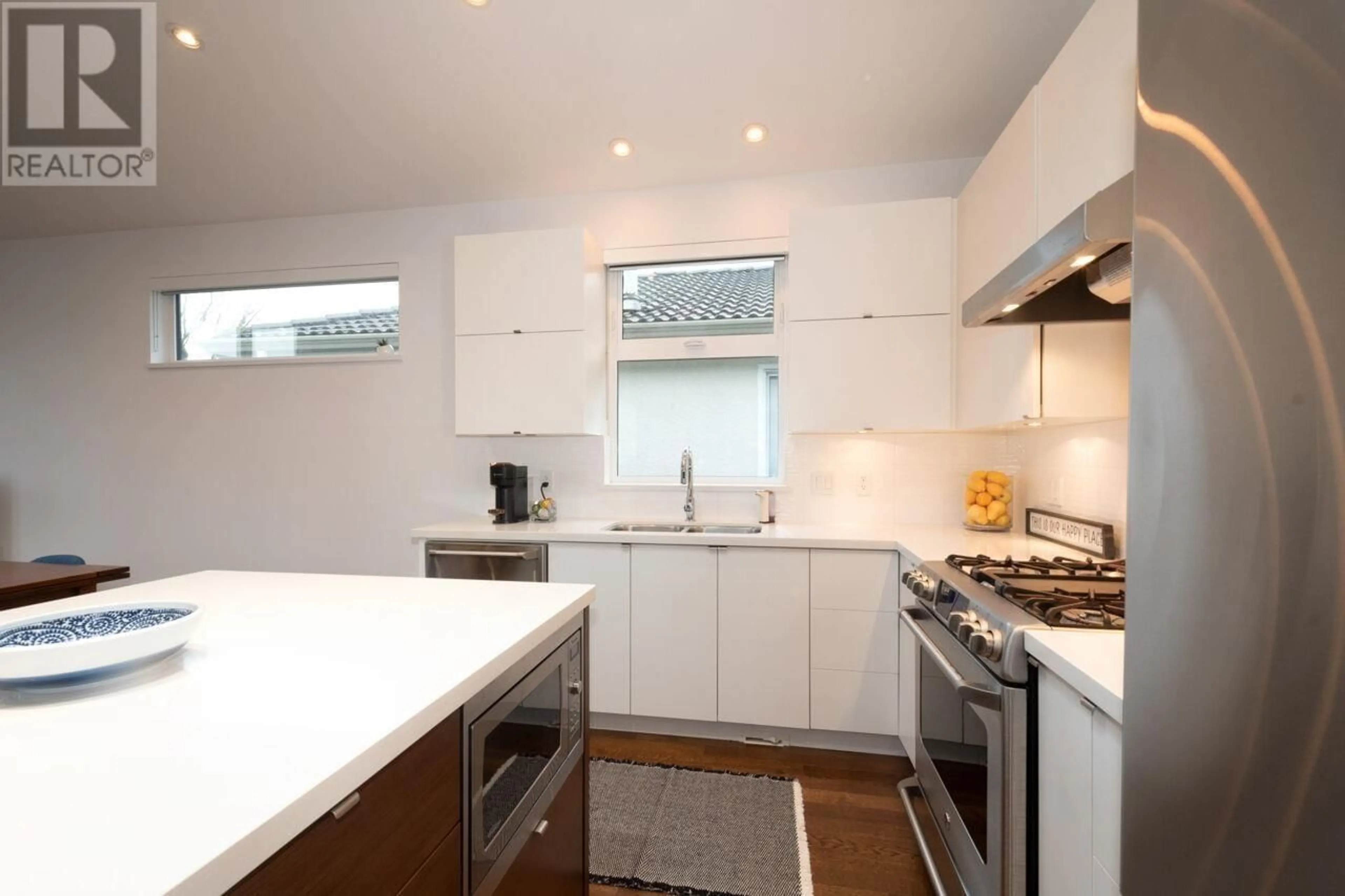 Contemporary kitchen, unknown for 117 26TH AVENUE, Vancouver British Columbia V5Y2J6
