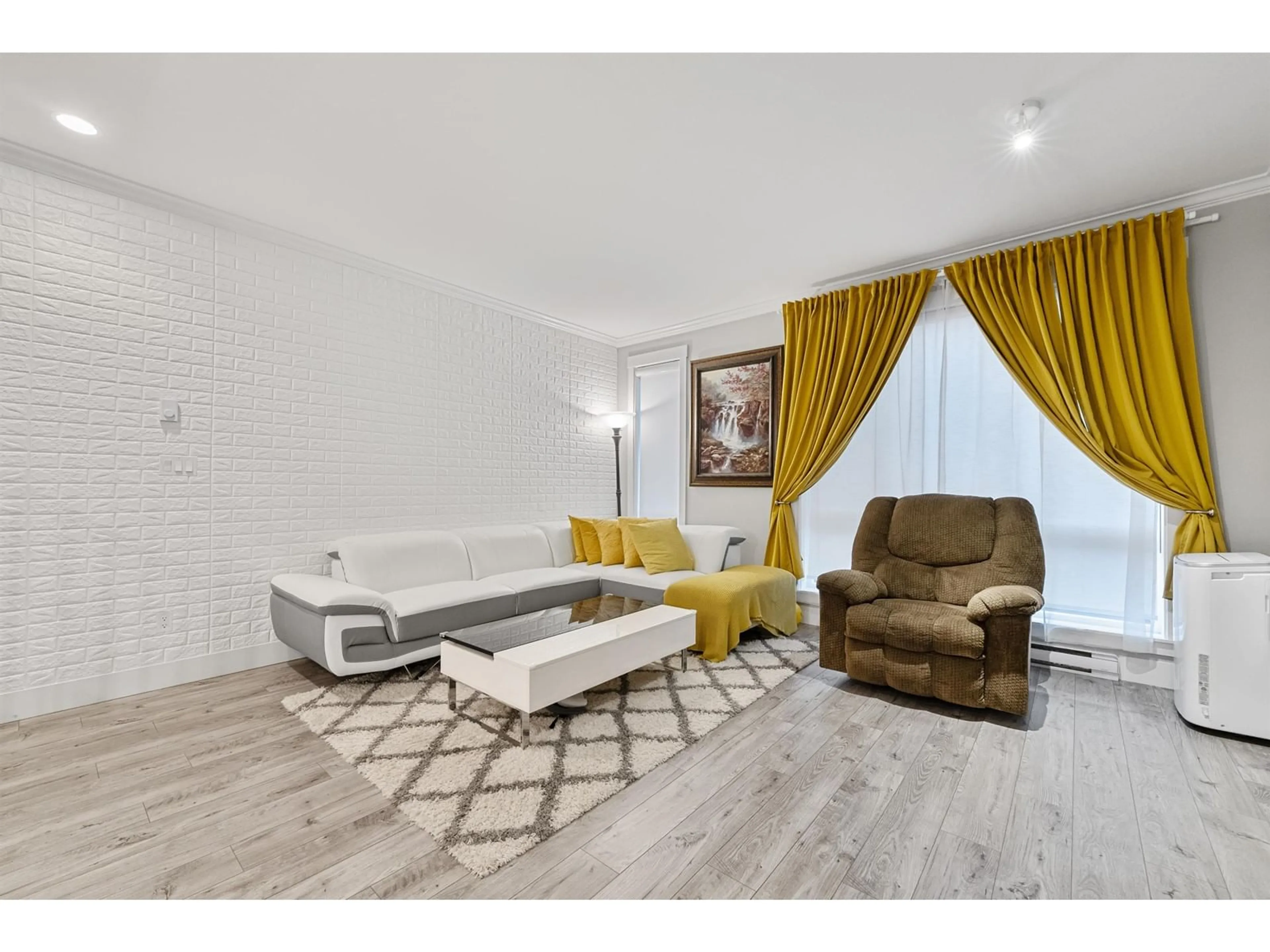 Living room with furniture, wood/laminate floor for 17 - 16488 64, Surrey British Columbia V3S6X6