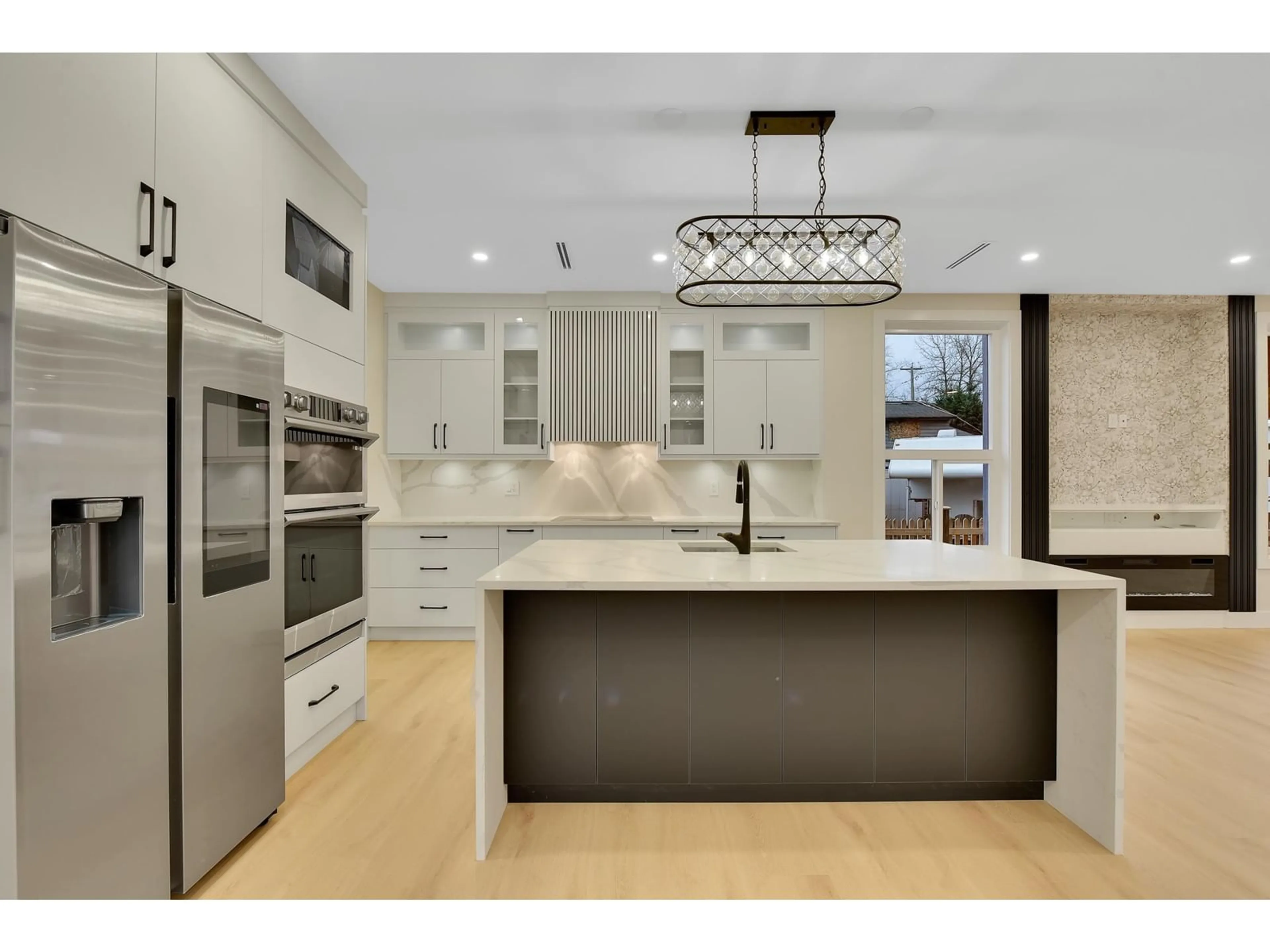 Open concept kitchen, ceramic/tile floor for 20265 98, Langley British Columbia V1M3E4