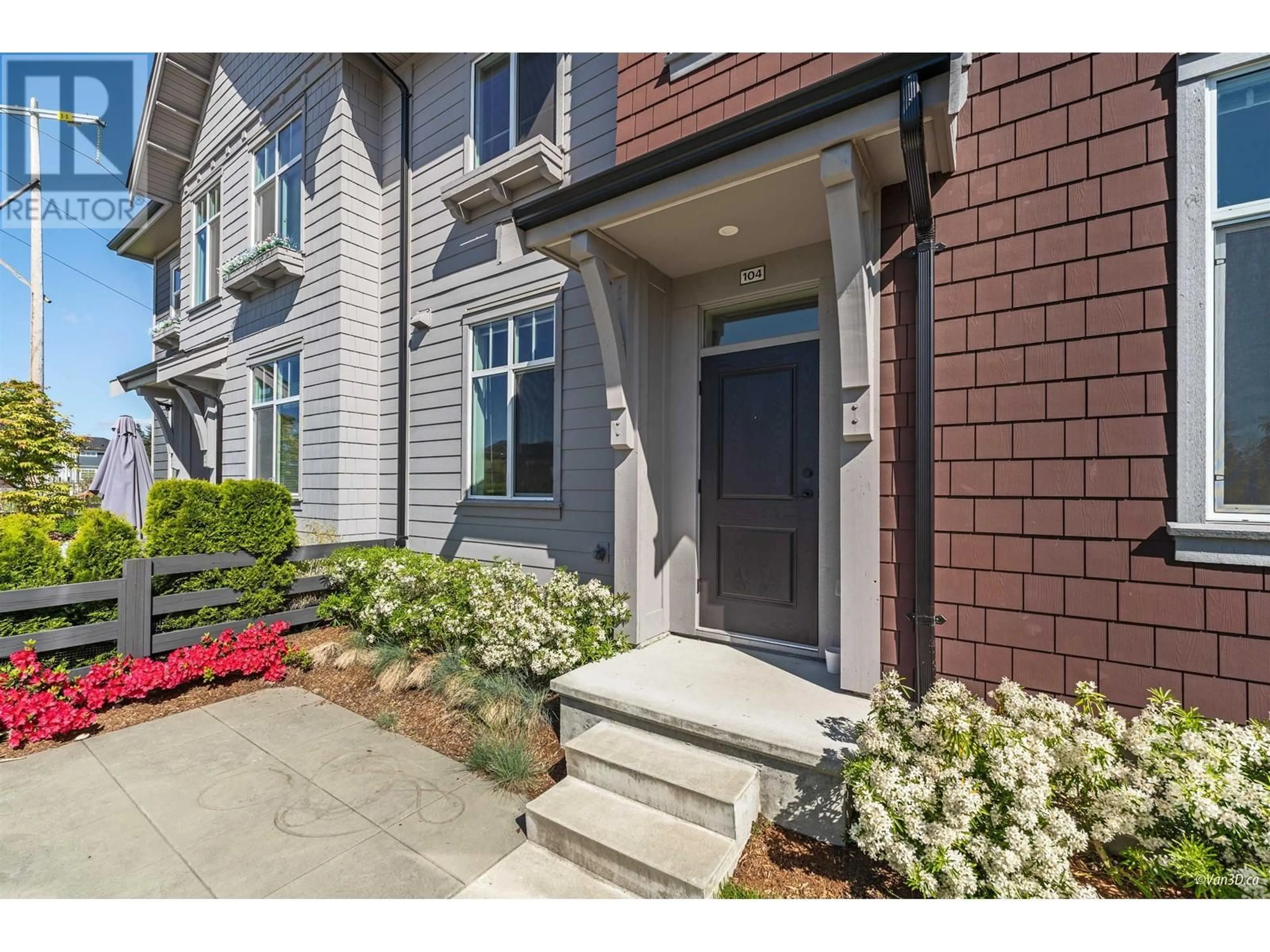 Indoor entryway for 104 3529 BAYCREST AVENUE, Coquitlam British Columbia V3B2W7