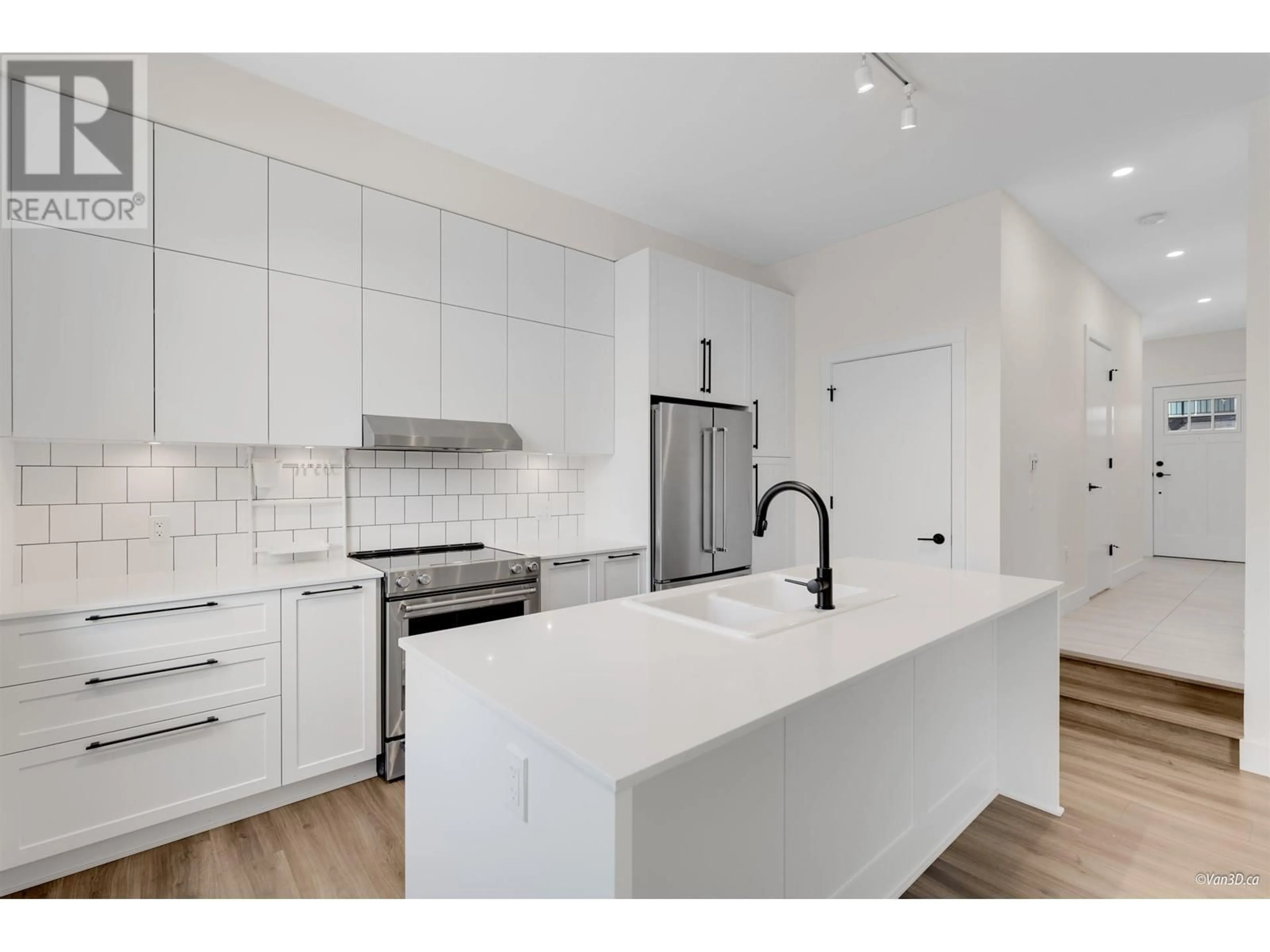 Open concept kitchen, ceramic/tile floor for 104 3529 BAYCREST AVENUE, Coquitlam British Columbia V3B2W7