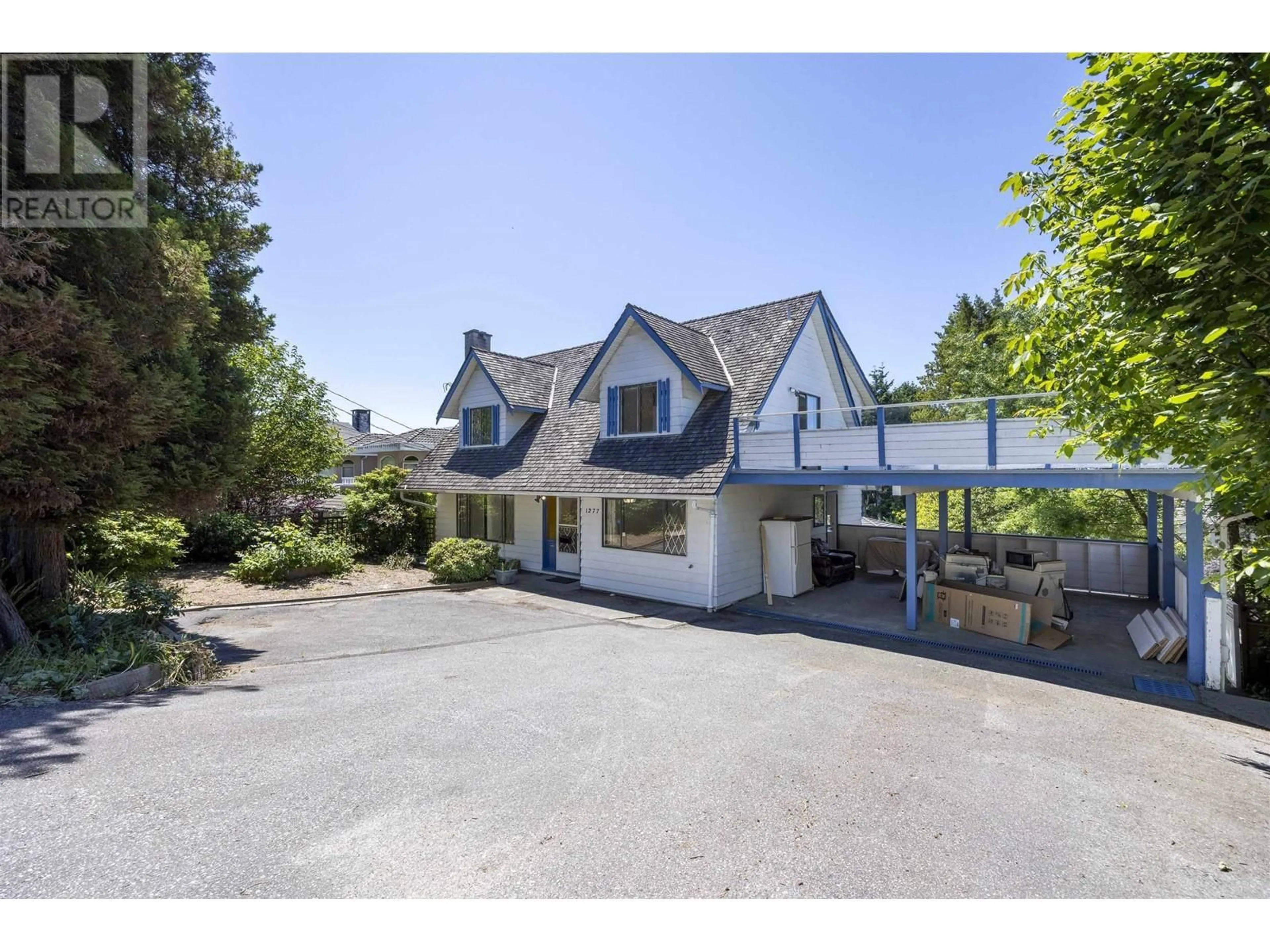 A pic from outside/outdoor area/front of a property/back of a property/a pic from drone, street for 1277 HOLDOM AVENUE, Burnaby British Columbia V5B3V5