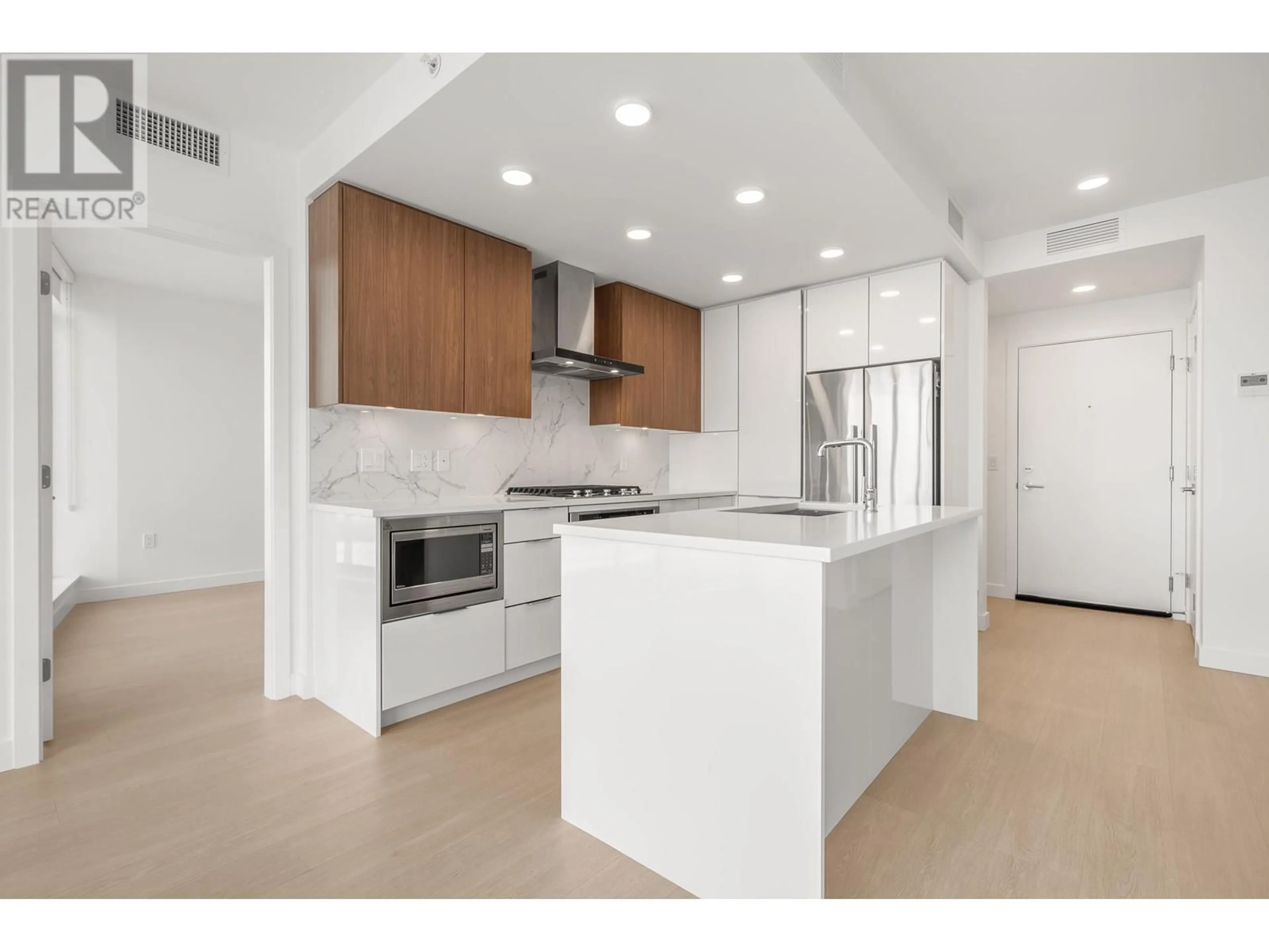 Open concept kitchen, unknown for 1602 7683 PARK CRESCENT, Burnaby British Columbia V3N0J4