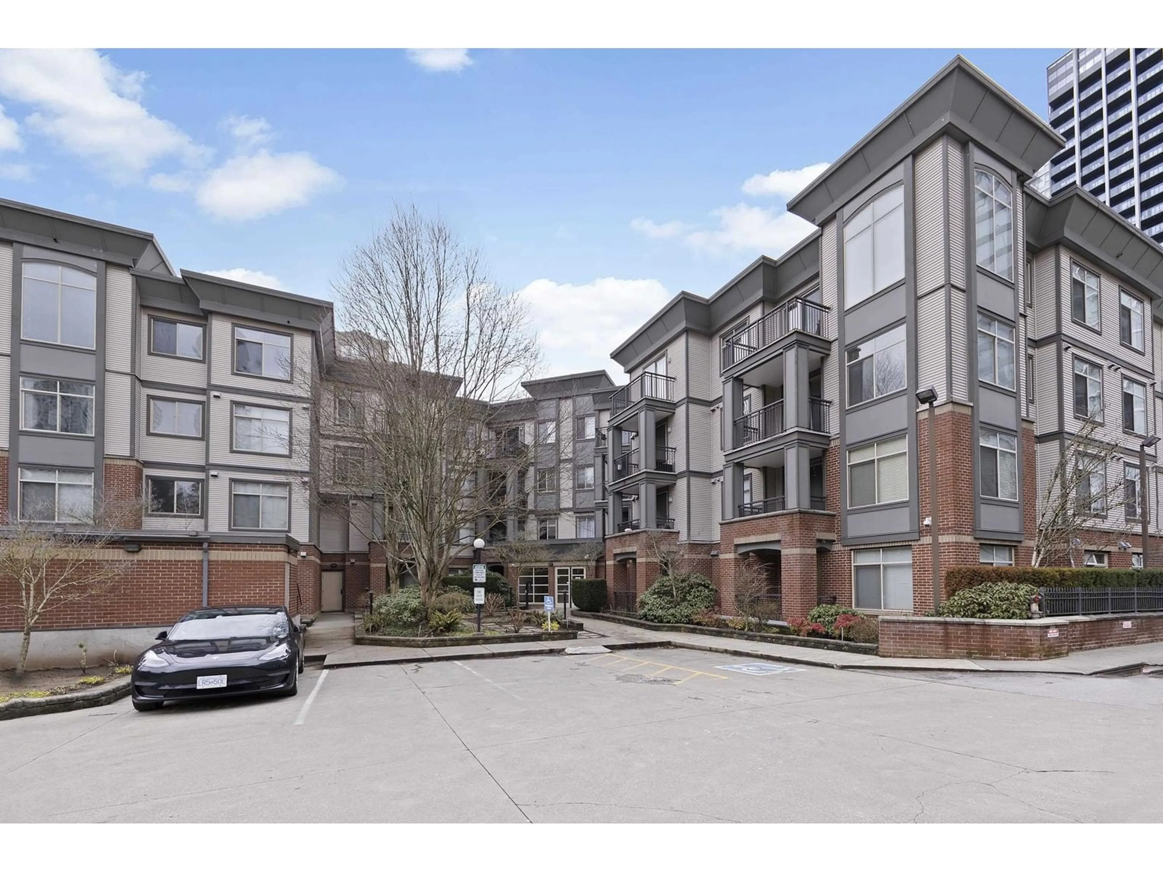 A pic from outside/outdoor area/front of a property/back of a property/a pic from drone, mountain view for 115 - 10499 UNIVERSITY, Surrey British Columbia V3T0A4