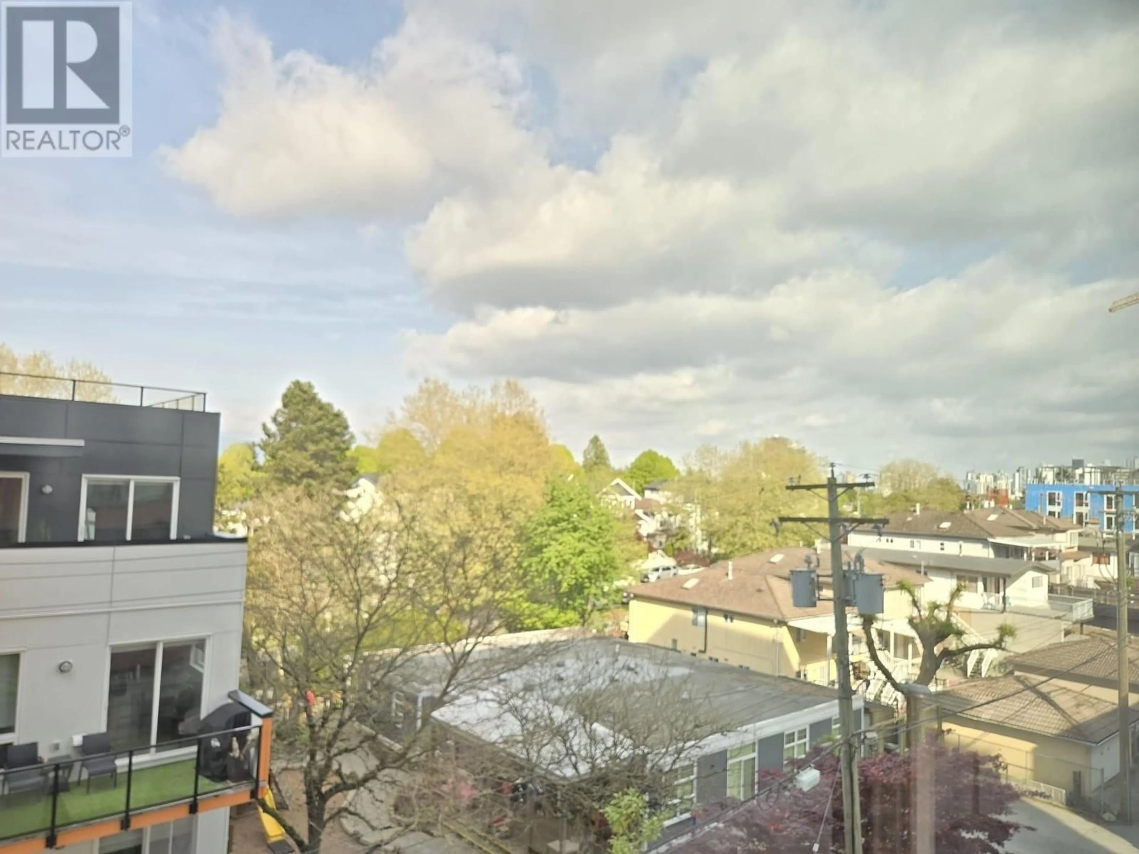 A pic from outside/outdoor area/front of a property/back of a property/a pic from drone, city buildings view from balcony for 512 - 2689 KINGSWAY, Vancouver British Columbia V5R0C3