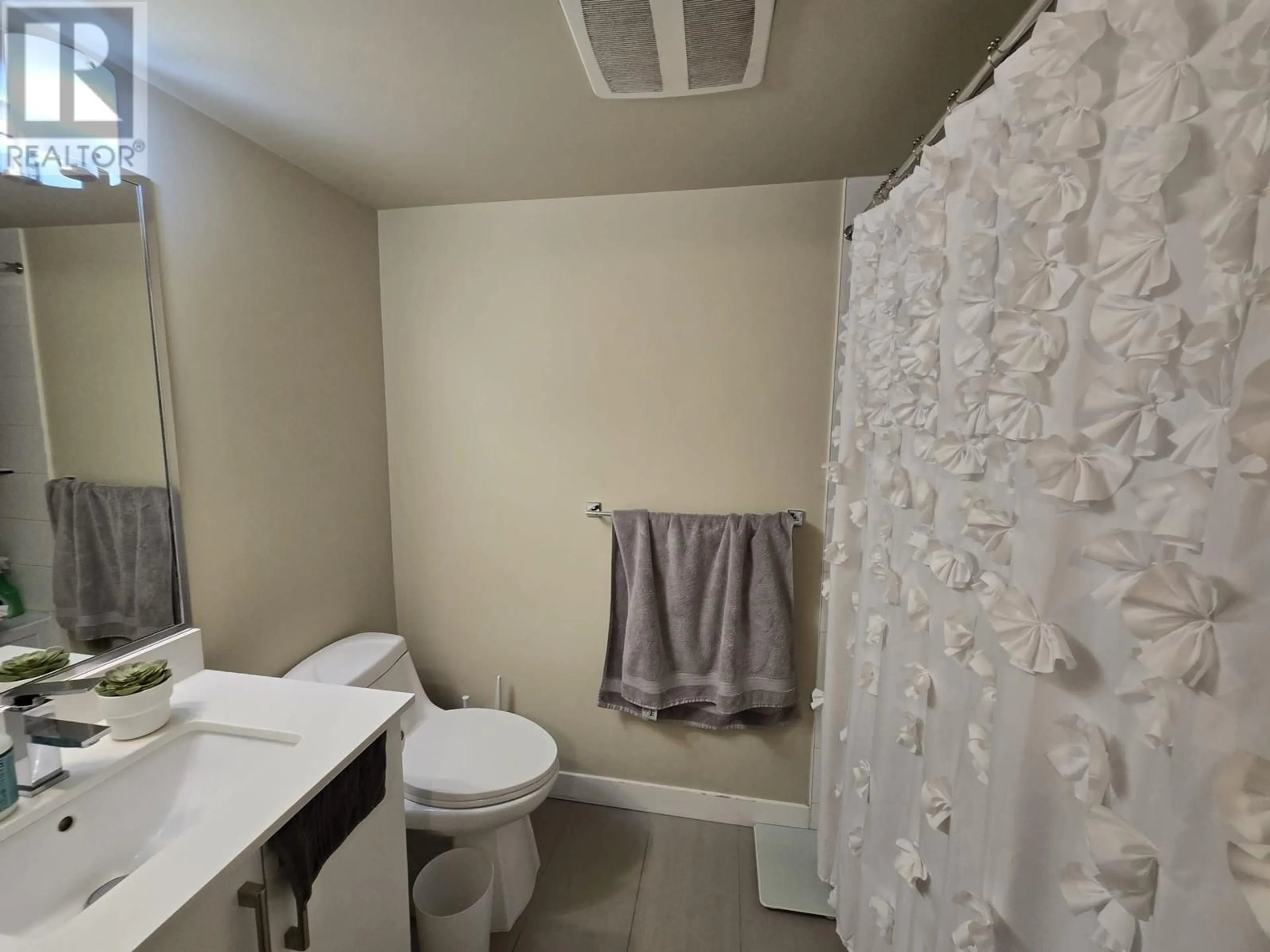 A pic of a room for 512 - 2689 KINGSWAY, Vancouver British Columbia V5R0C3
