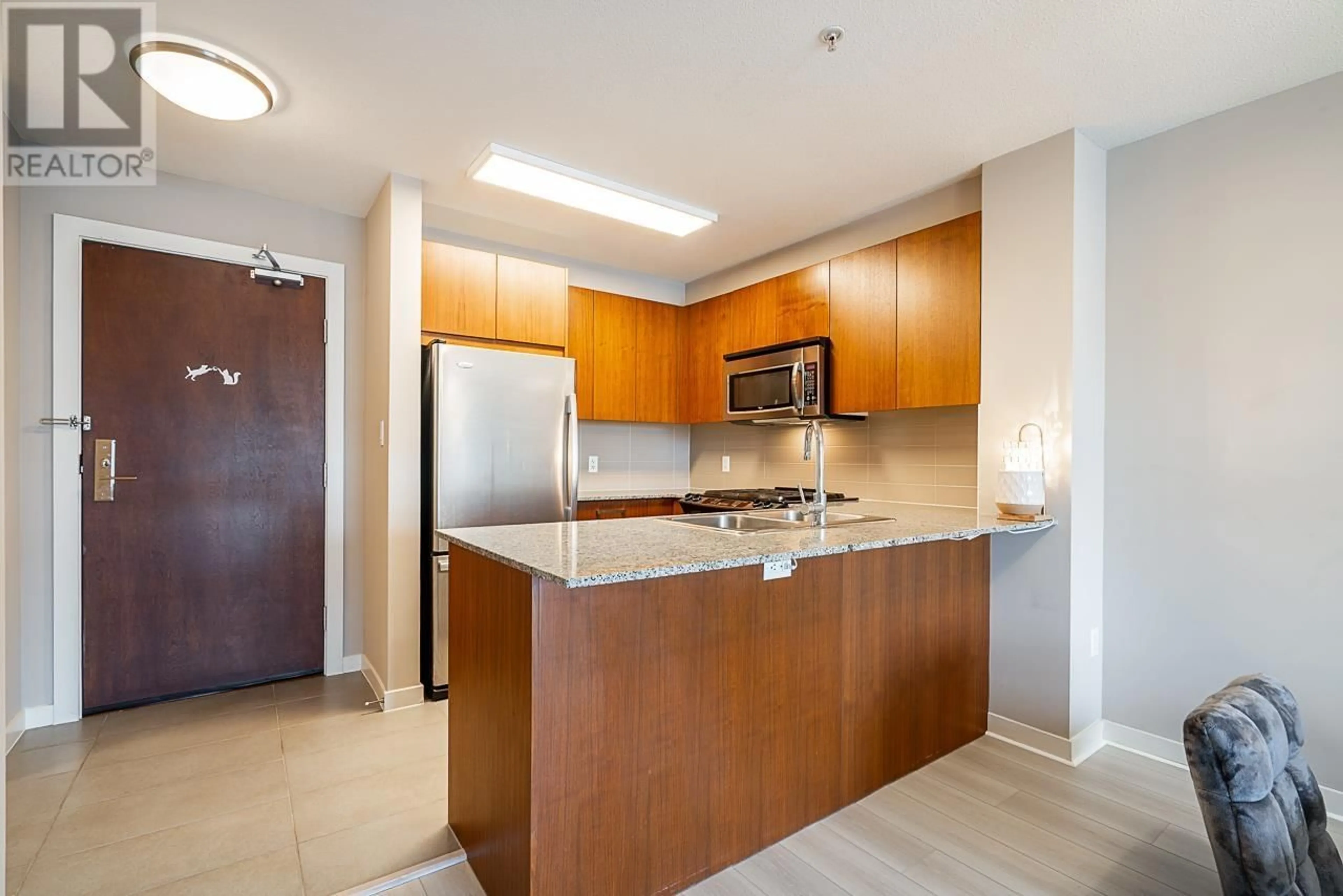 Standard kitchen, unknown for 305 5885 IRMIN STREET, Burnaby British Columbia V5J0C2