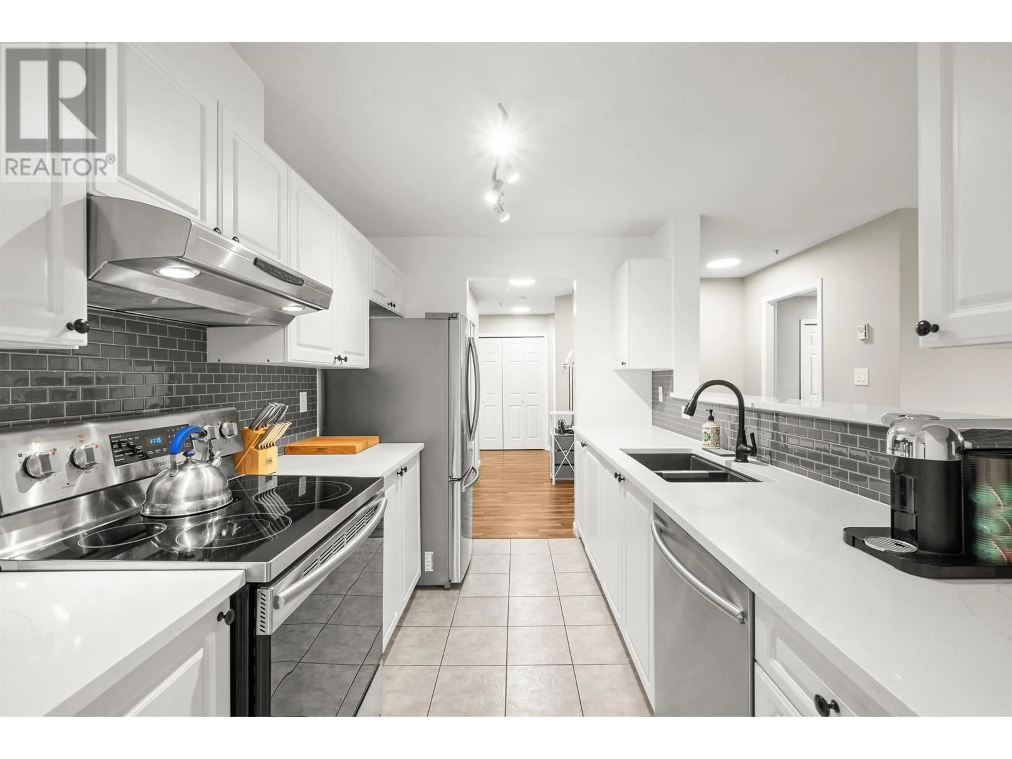 Standard kitchen, unknown for 303 519 TWELFTH STREET, New Westminster British Columbia V3M6V9