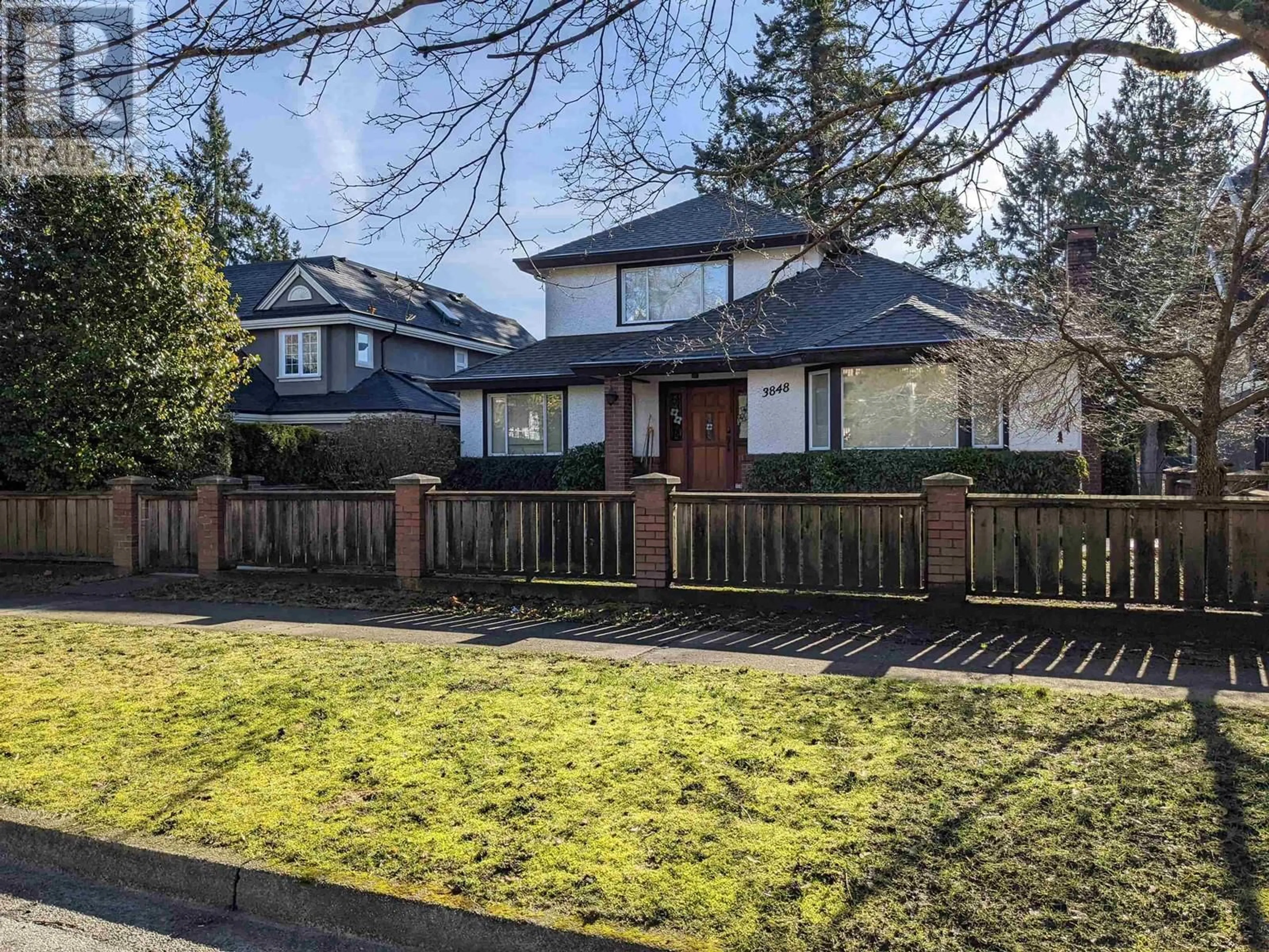 A pic from outside/outdoor area/front of a property/back of a property/a pic from drone, street for 3848 38TH AVENUE, Vancouver British Columbia V6N2Y4
