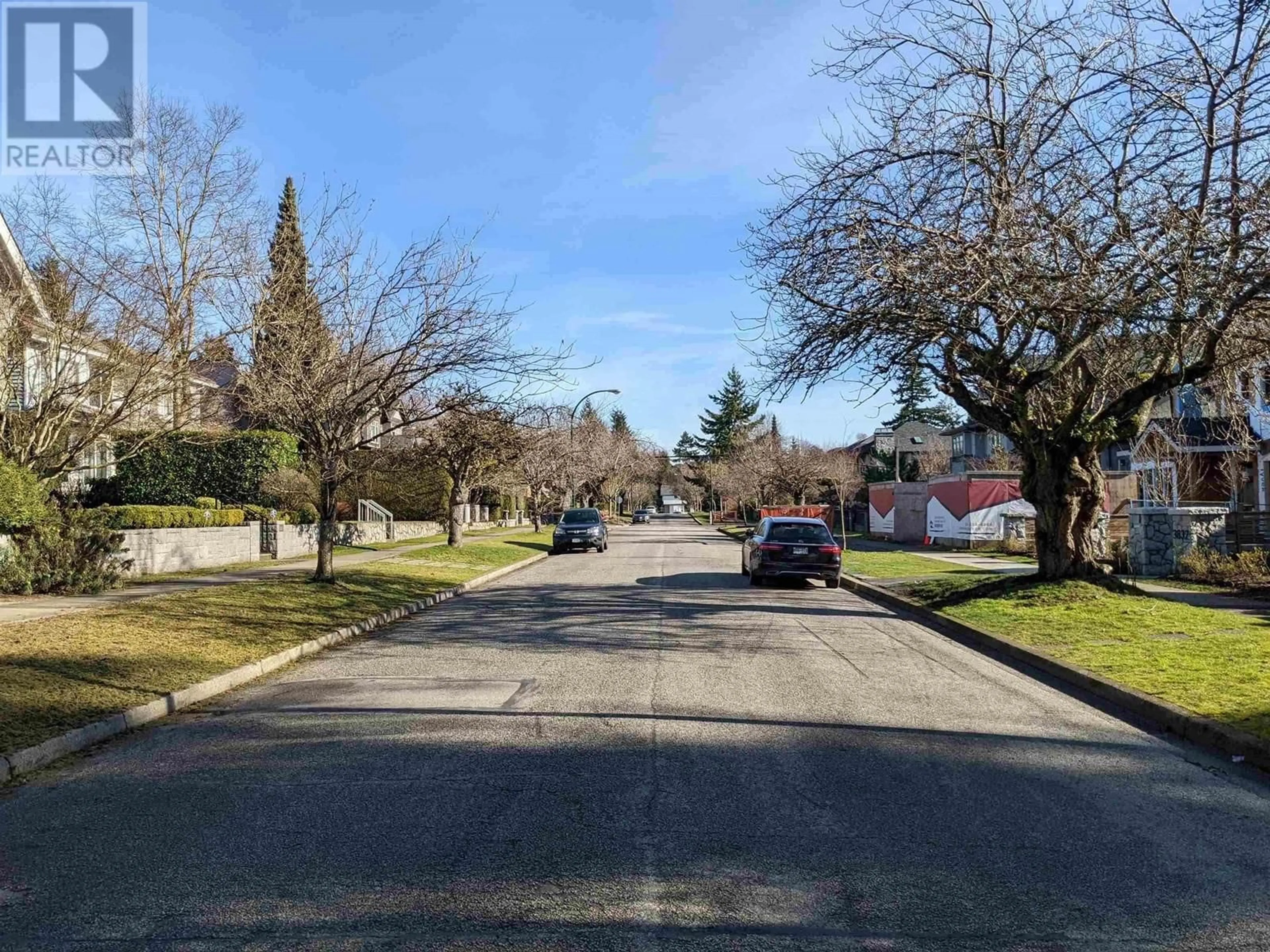 A pic from outside/outdoor area/front of a property/back of a property/a pic from drone, street for 3848 38TH AVENUE, Vancouver British Columbia V6N2Y4