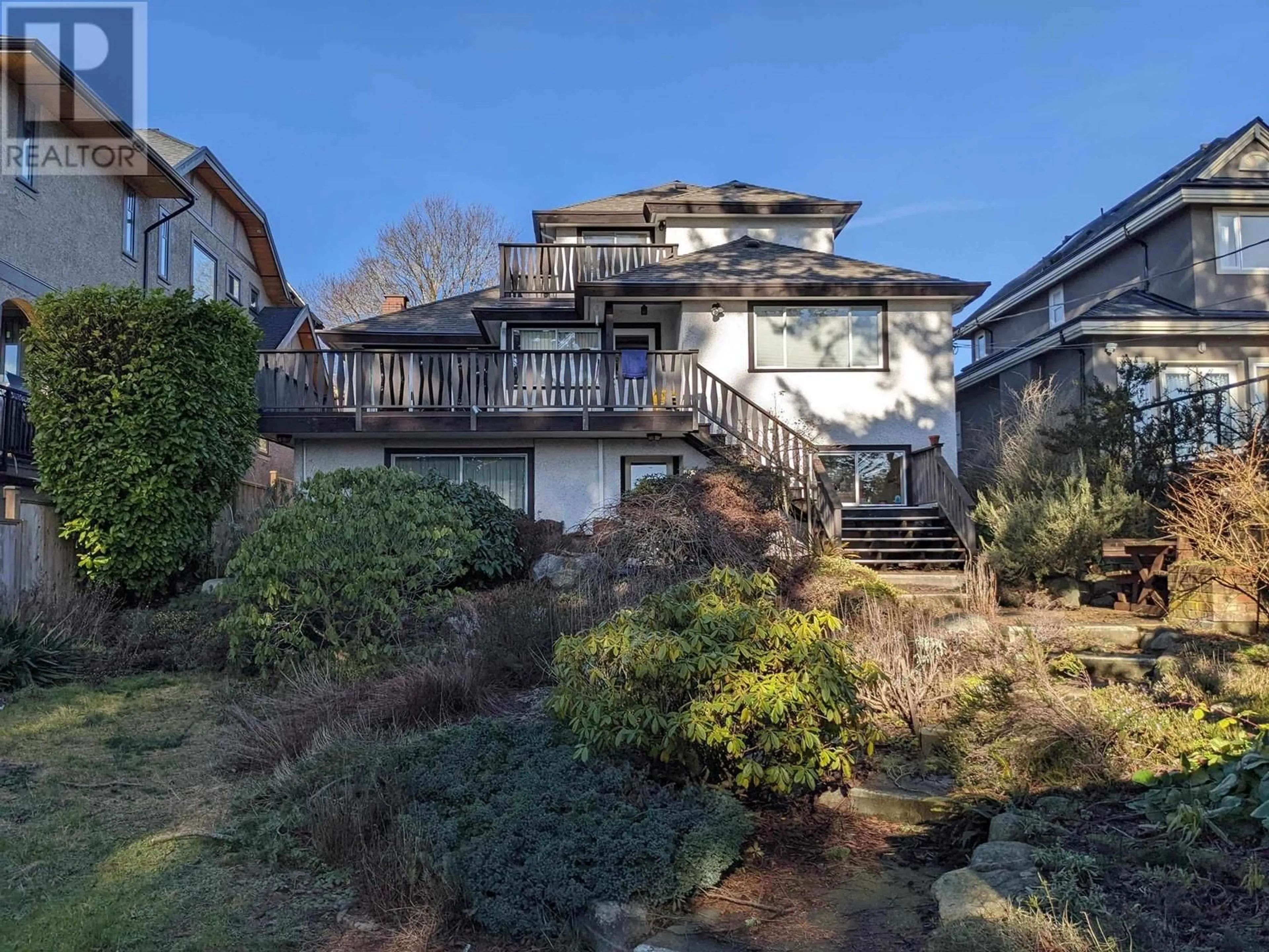 A pic from outside/outdoor area/front of a property/back of a property/a pic from drone, unknown for 3848 38TH AVENUE, Vancouver British Columbia V6N2Y4