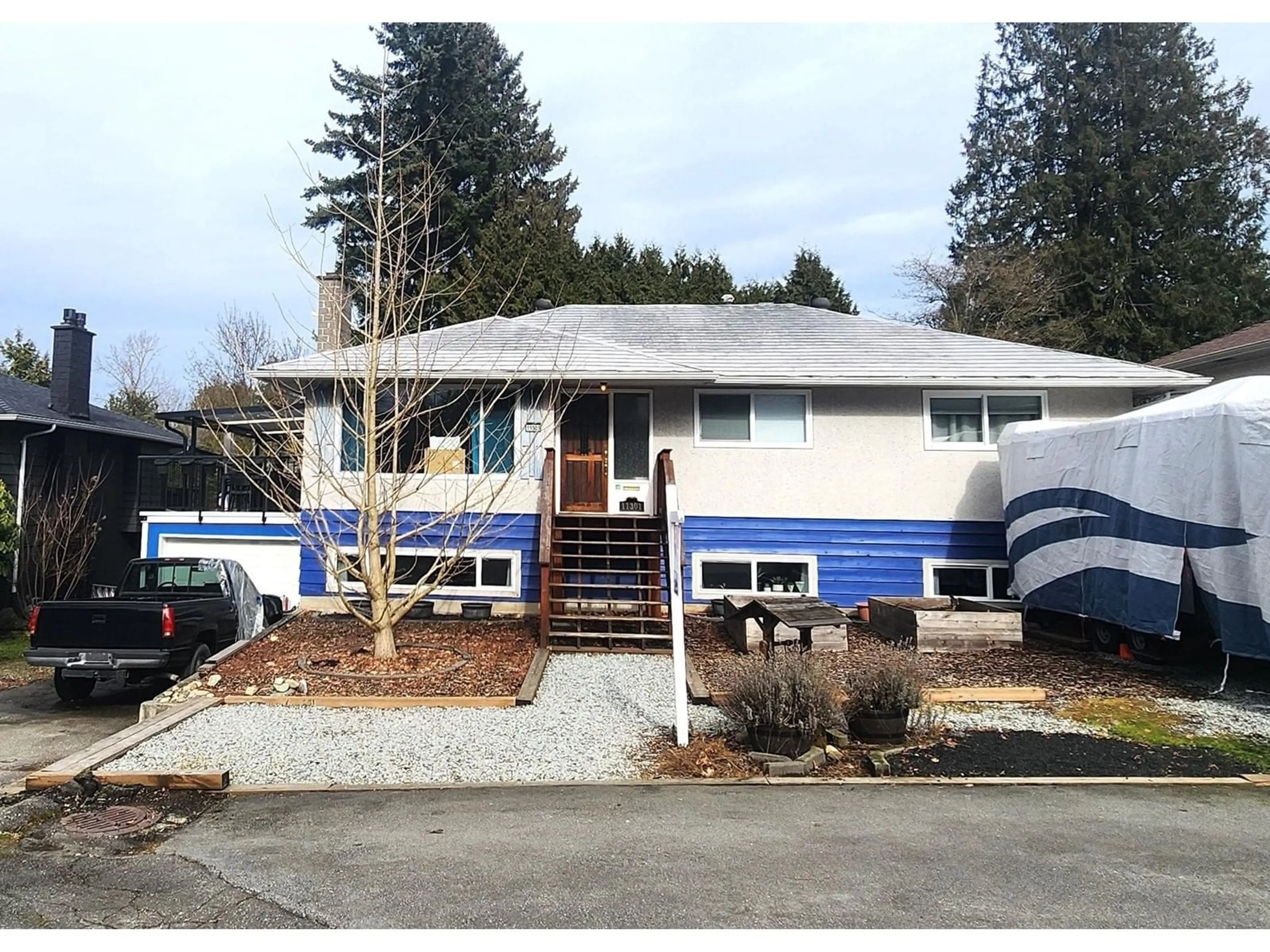 Home with vinyl exterior material, unknown for 11301 KENDALE PLACE, Delta British Columbia V4C3P4