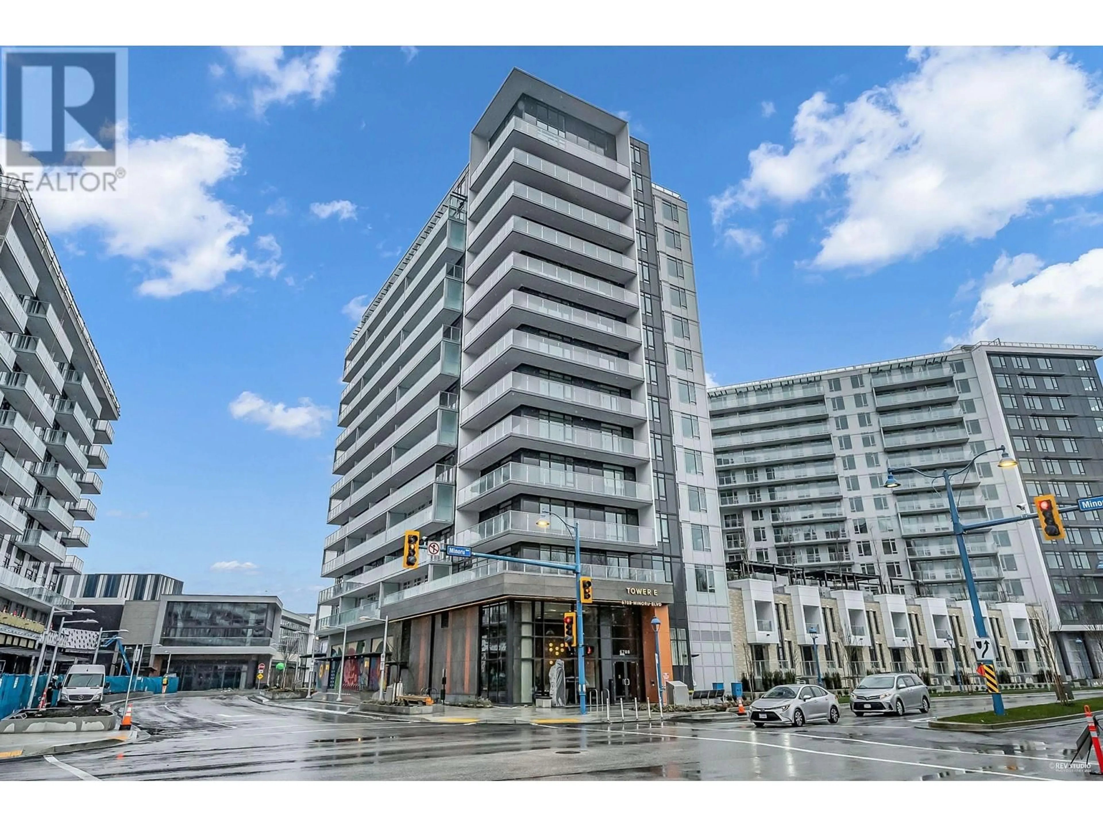 Indoor foyer for 321 6788 MINORU BOULEVARD, Richmond British Columbia V6Y0M6