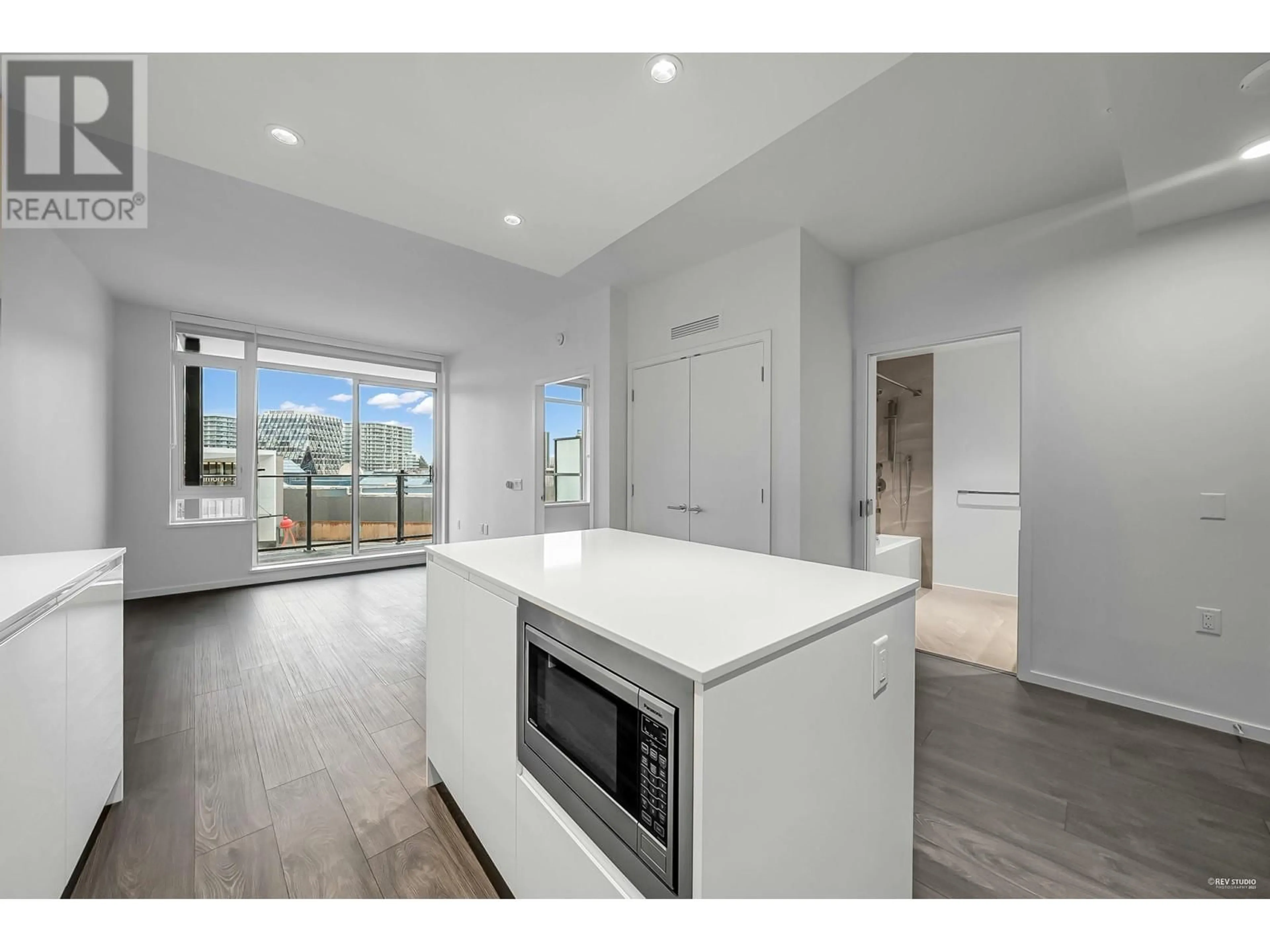 Open concept kitchen, unknown for 321 6788 MINORU BOULEVARD, Richmond British Columbia V6Y0M6