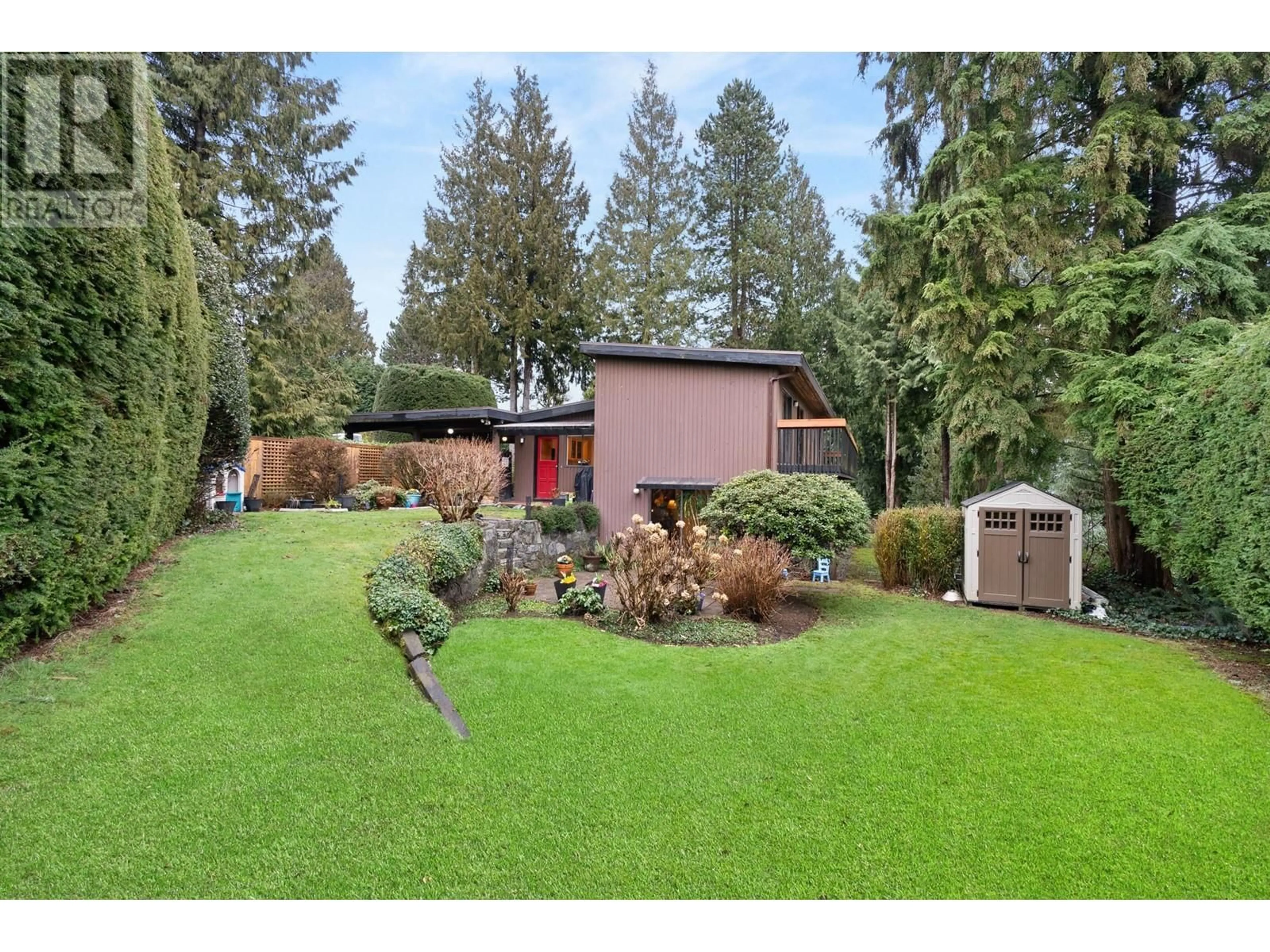 A pic from outside/outdoor area/front of a property/back of a property/a pic from drone, unknown for 300 LOACH PLACE, North Vancouver British Columbia V7G2A3