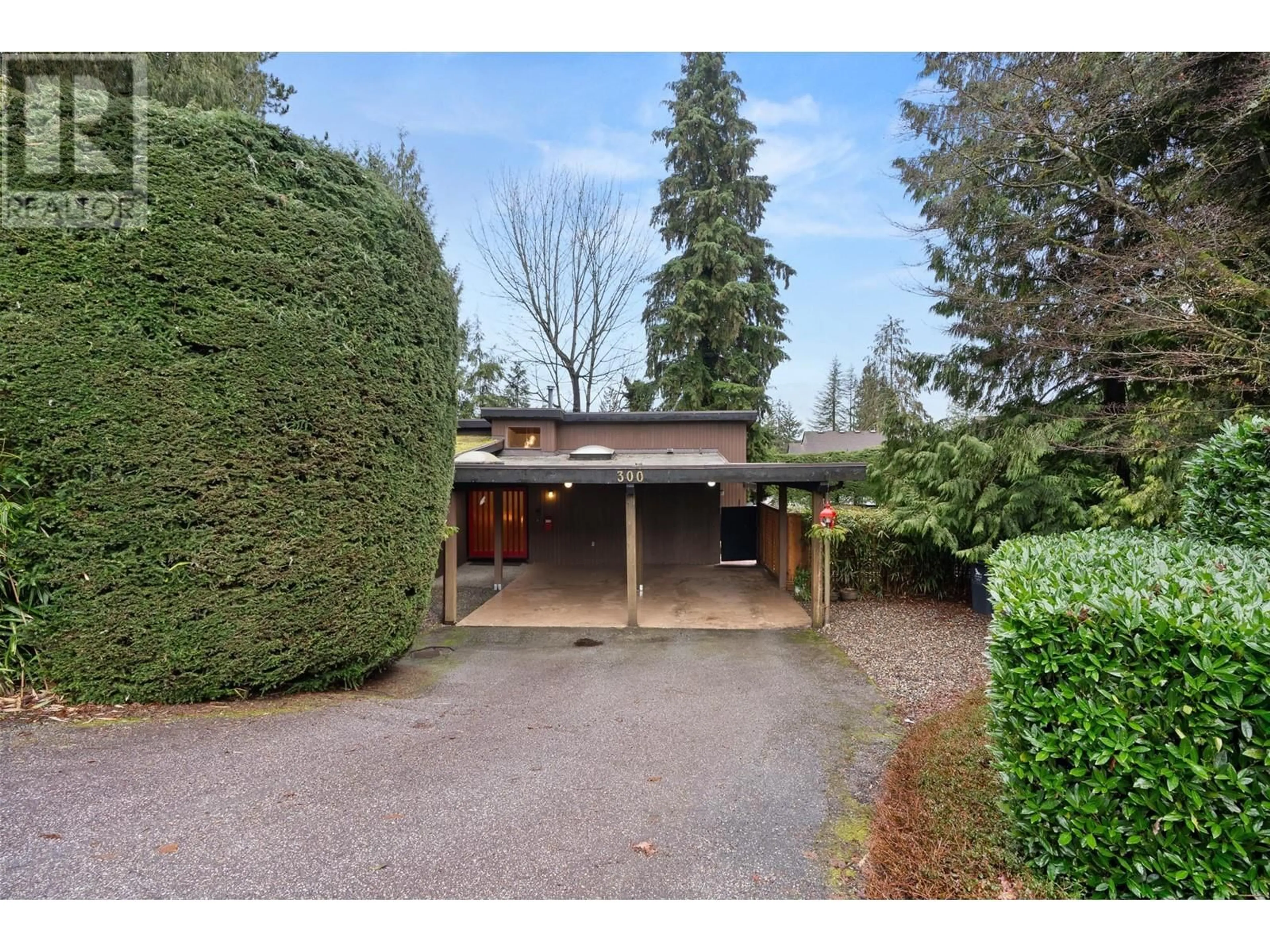 A pic from outside/outdoor area/front of a property/back of a property/a pic from drone, street for 300 LOACH PLACE, North Vancouver British Columbia V7G2A3