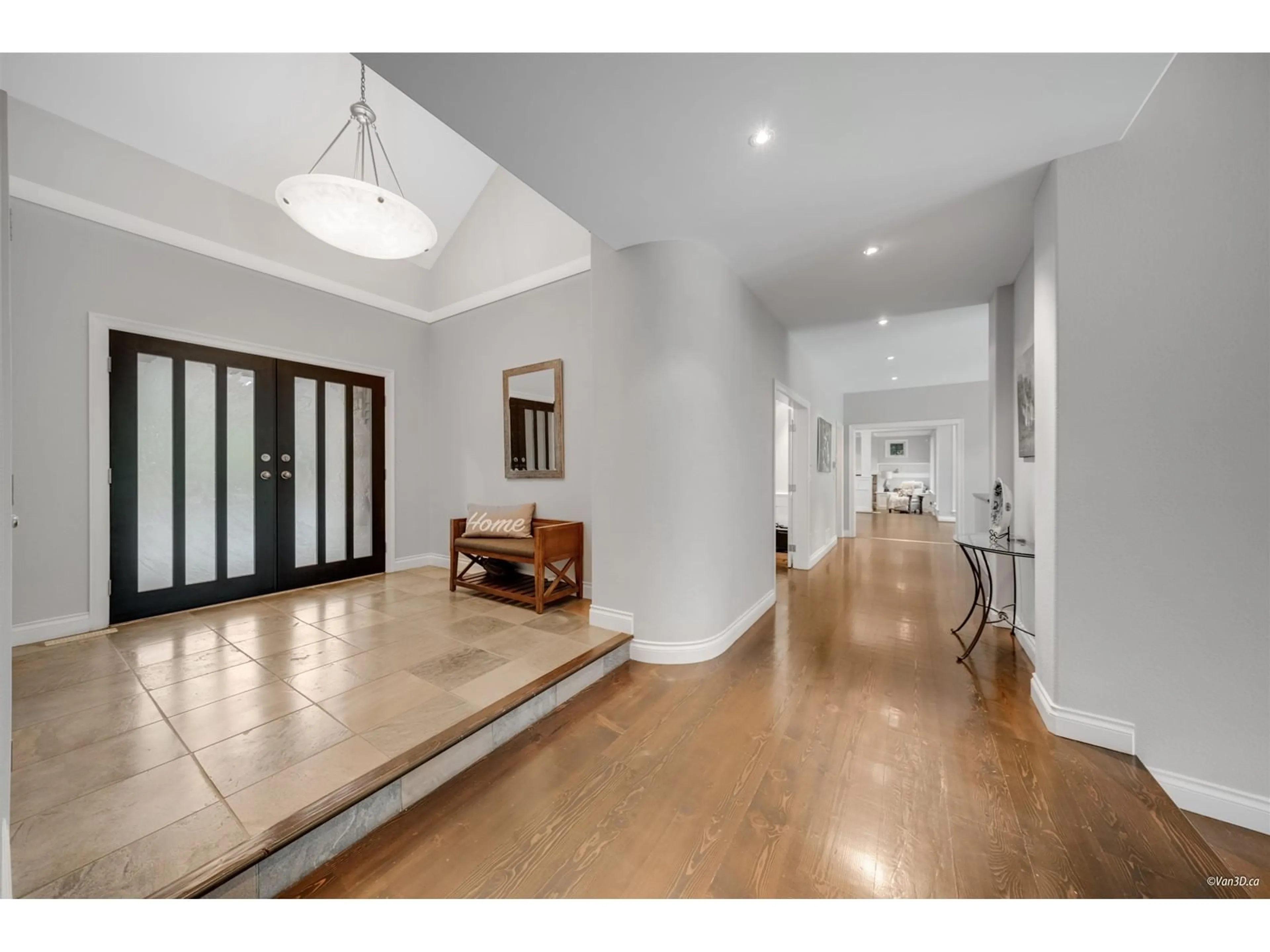 Indoor foyer for 13451 VINE MAPLE, Surrey British Columbia V4P1W8
