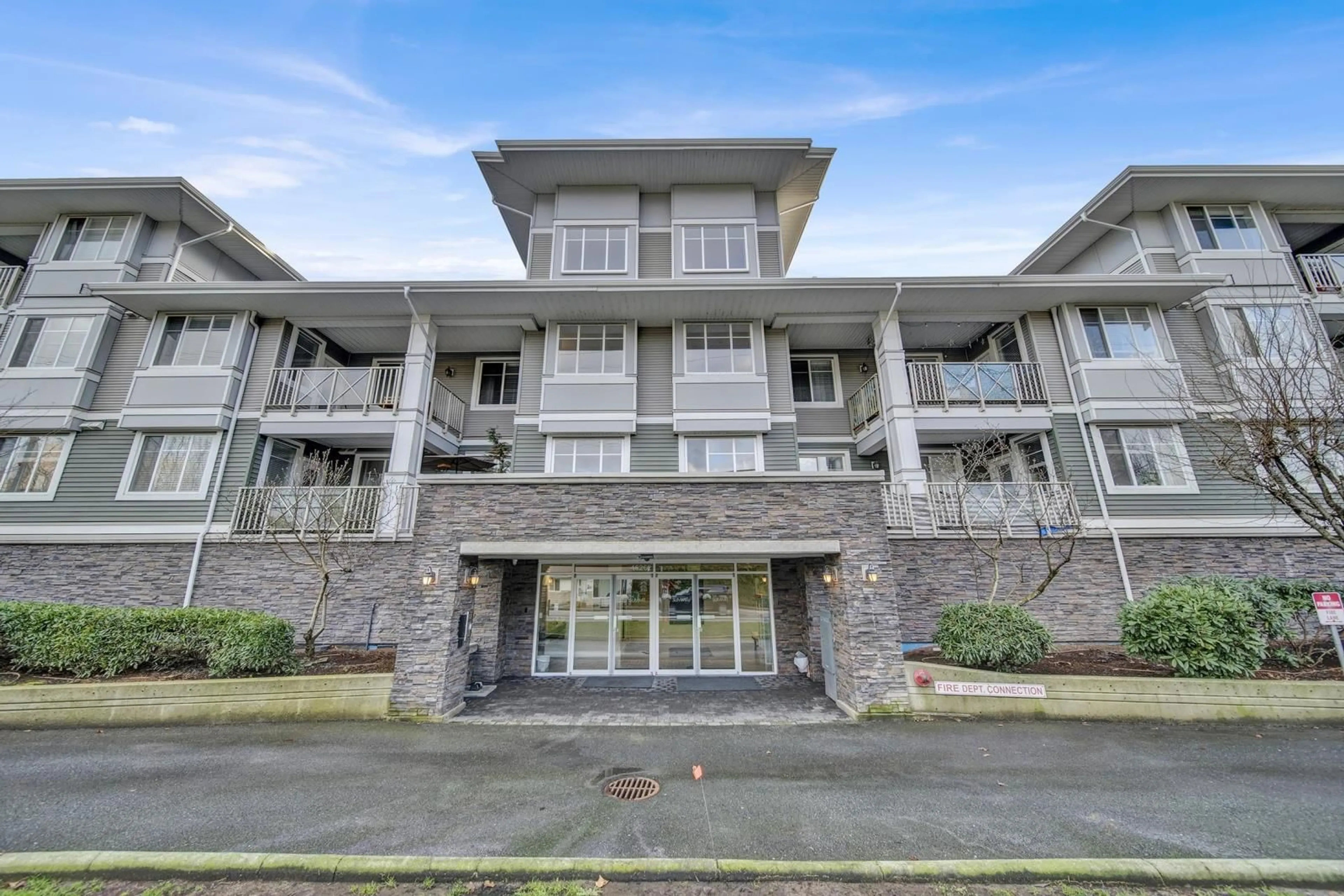 Indoor foyer for 305 - 46262 FIRST AVENUE, Chilliwack British Columbia V2P0C3