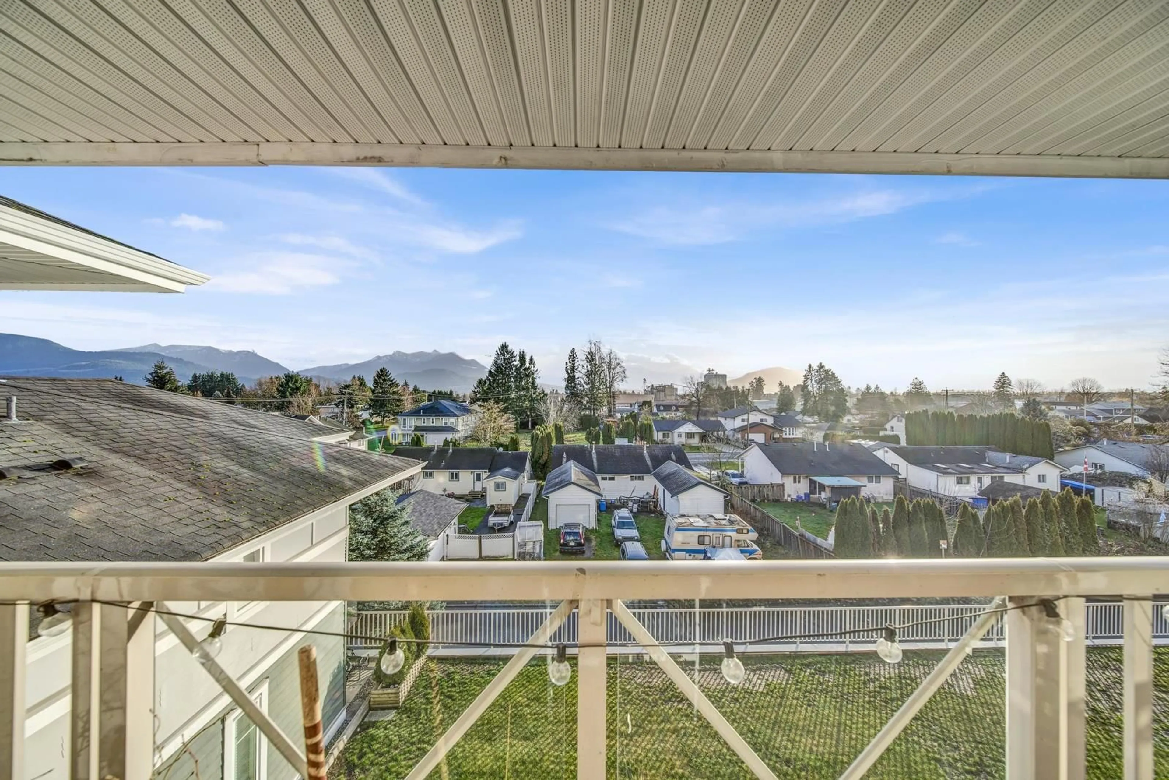 A pic from outside/outdoor area/front of a property/back of a property/a pic from drone, mountain view for 305 - 46262 FIRST AVENUE, Chilliwack British Columbia V2P0C3